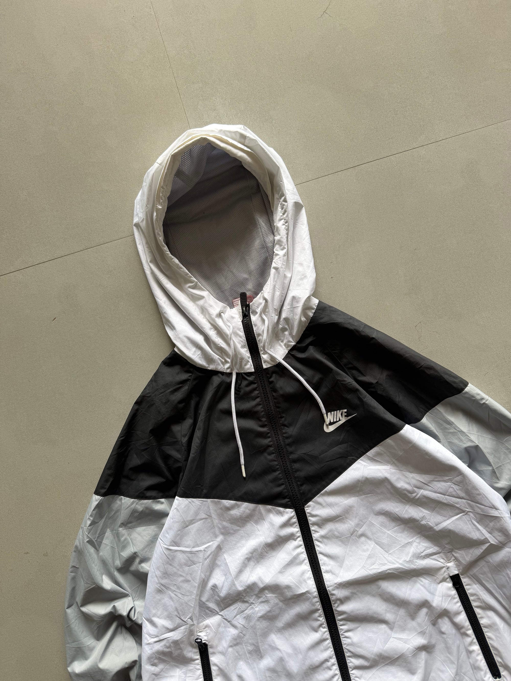 NIKE HOODED JACKET - L