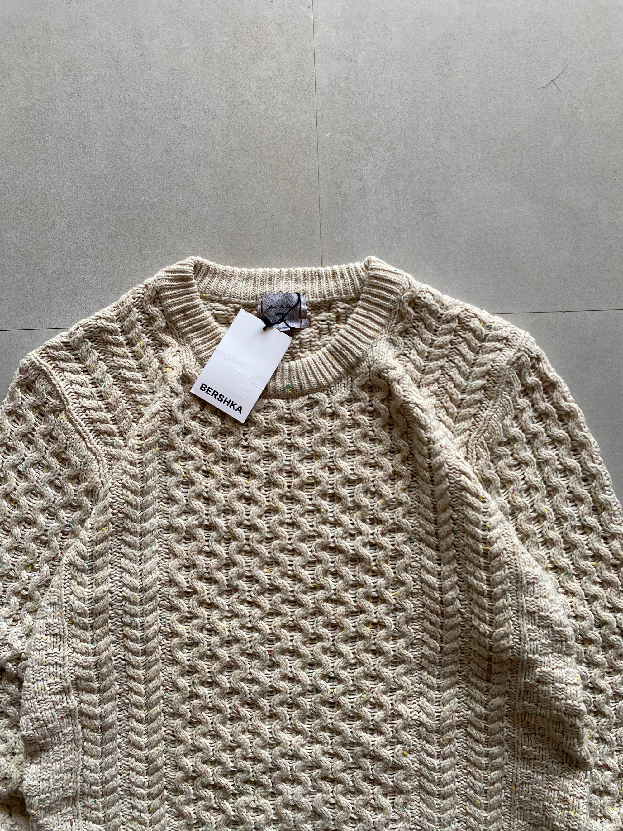 KNIT SWEATER - M