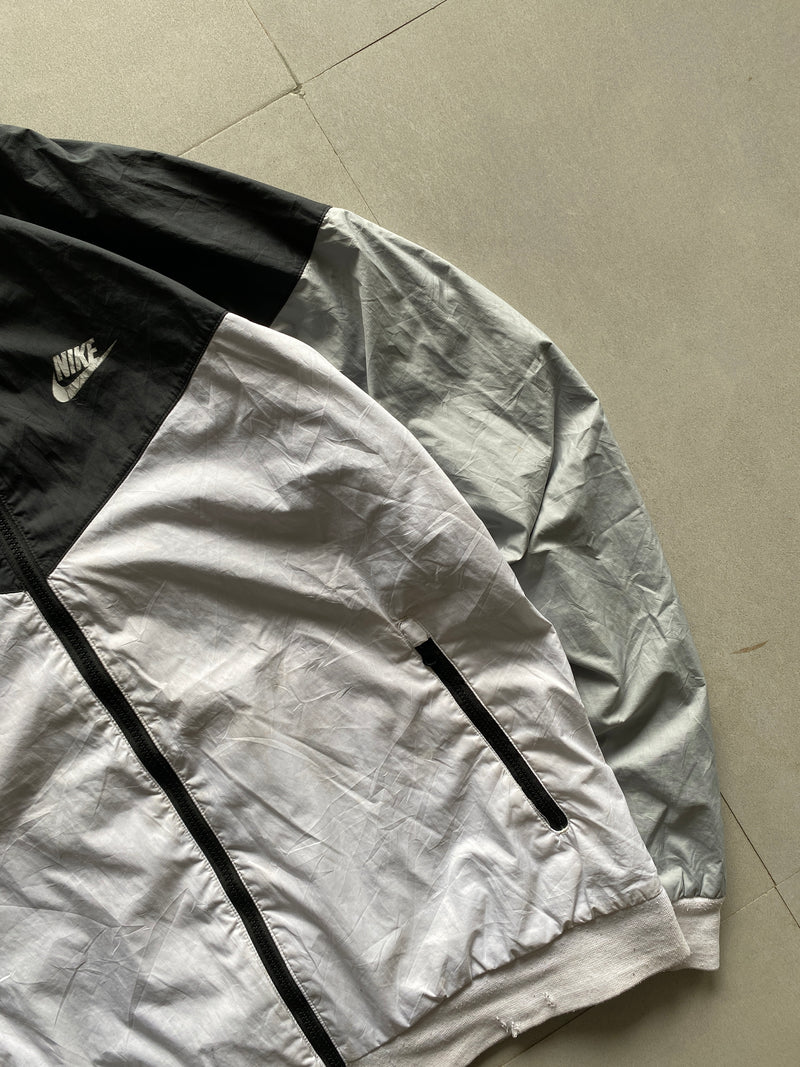 VINTAGE NIKE HOODED JACKET - L