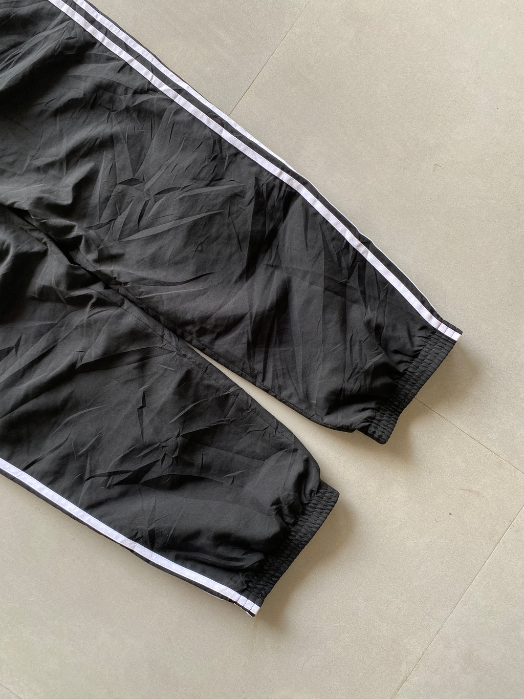 ADIDAS STRIPED TRACK PANT - M