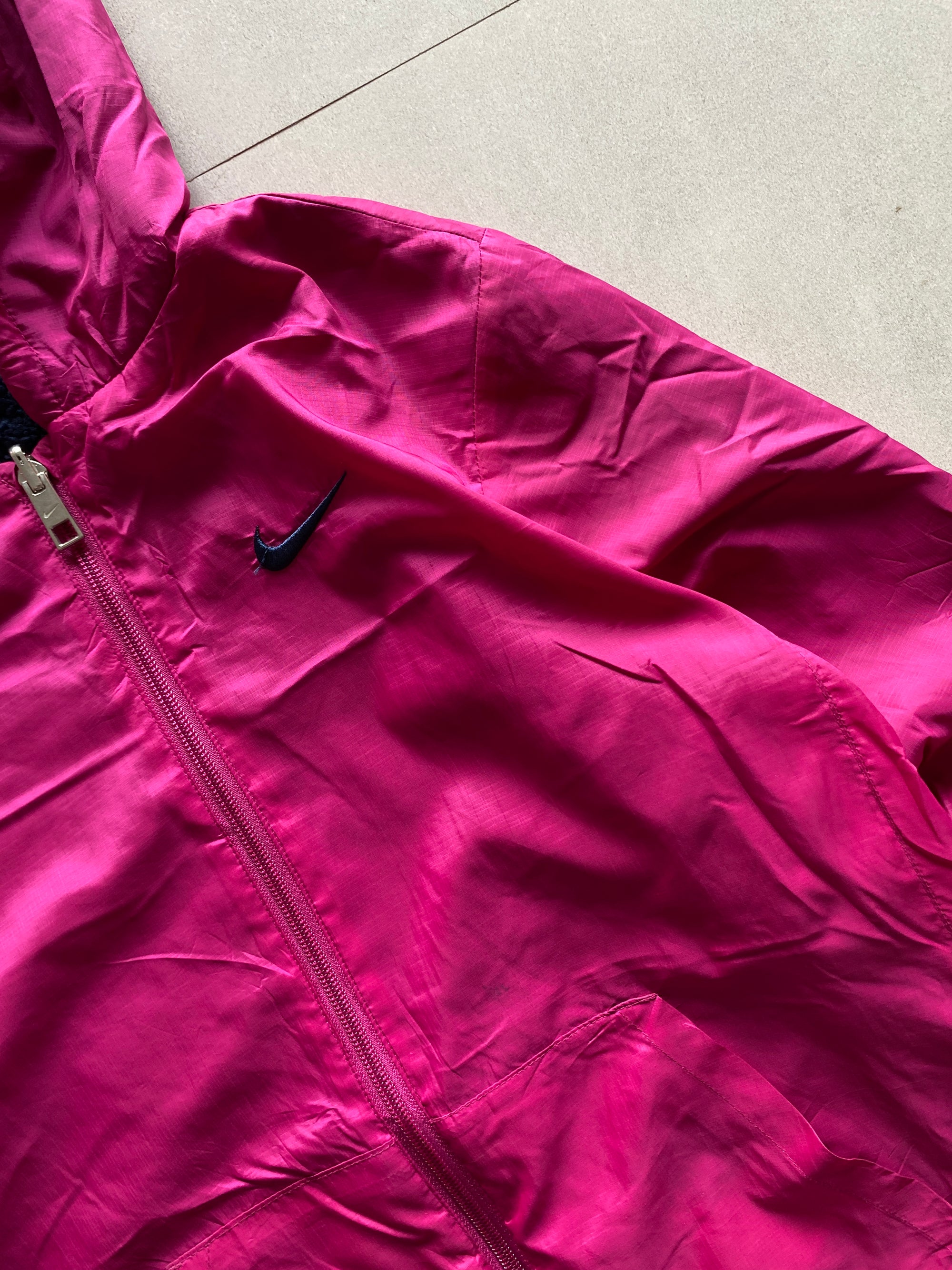 NIKE HOODED REVERSIBLE LIGHT WEIGHT JACKET - XS