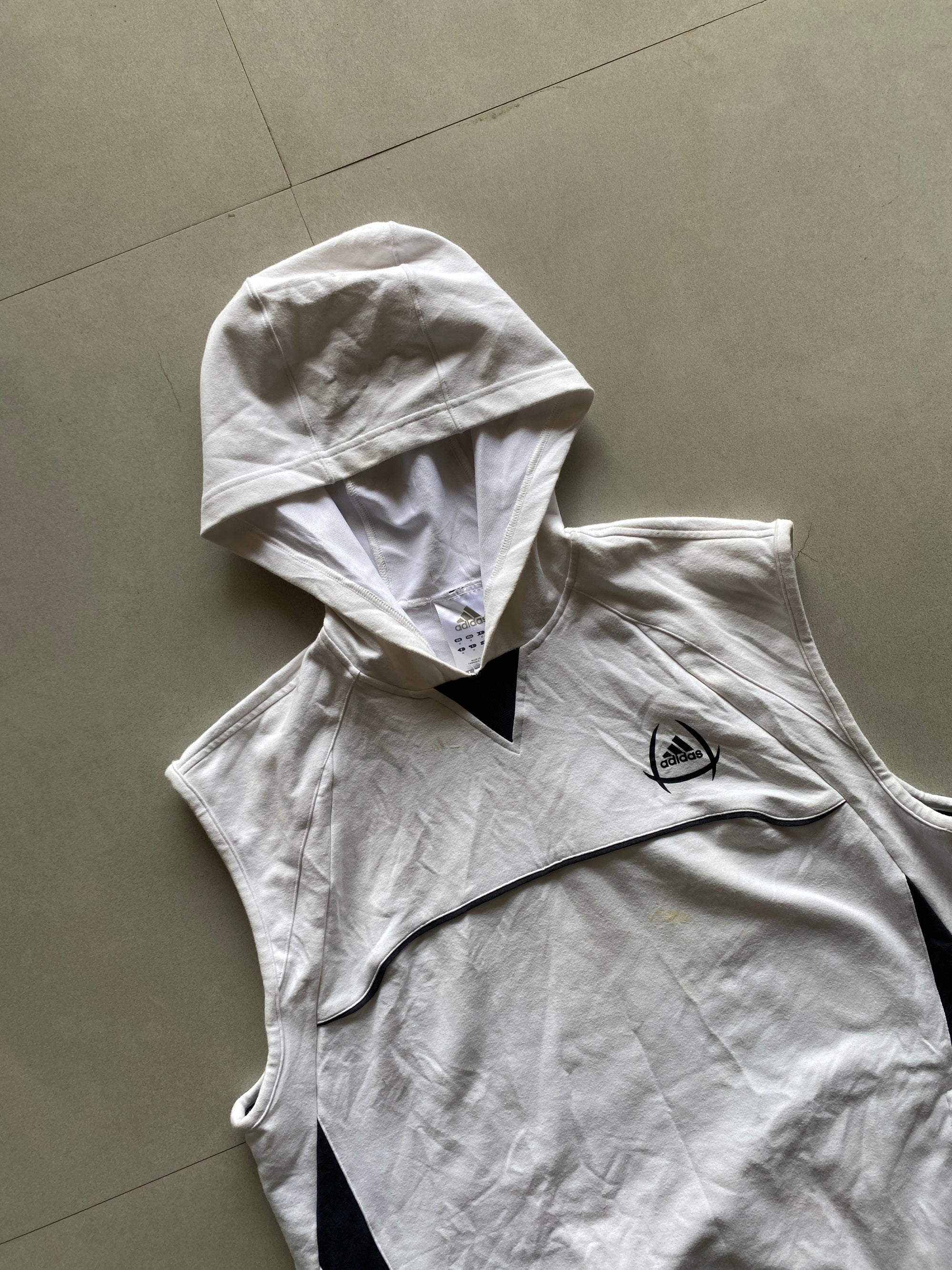 ADIDAS SLEEVELESS HOODIE - M