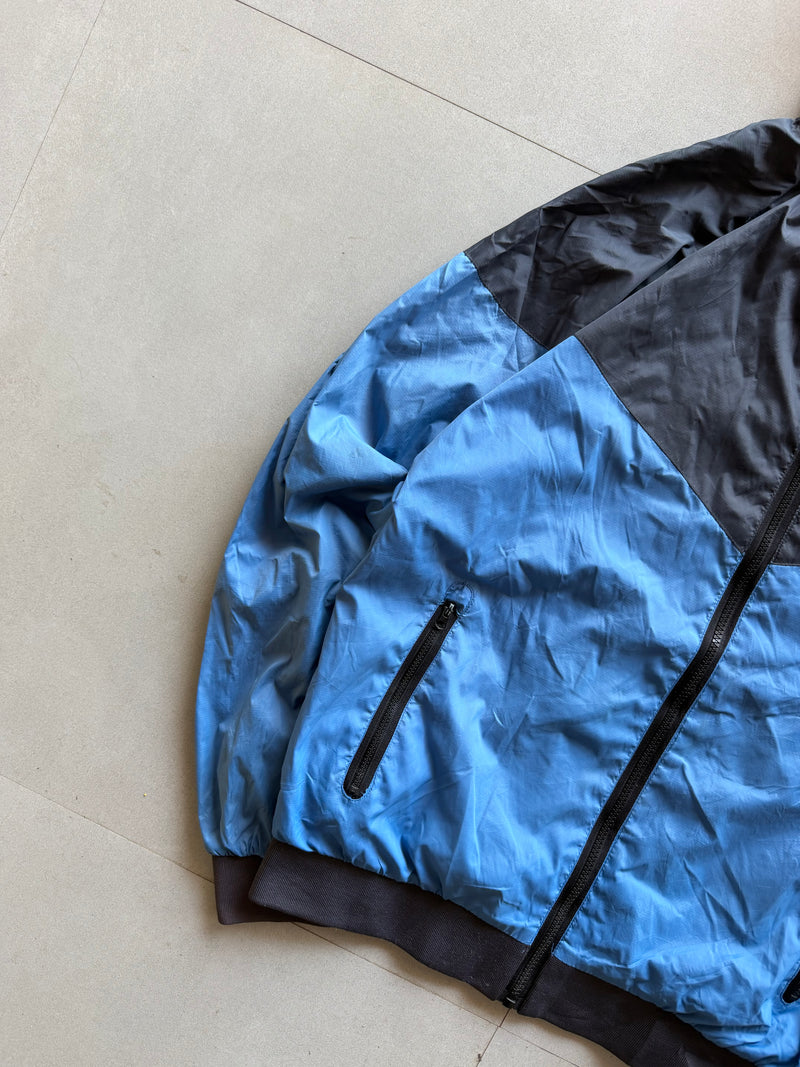 NIKE HOODED JACKET - M