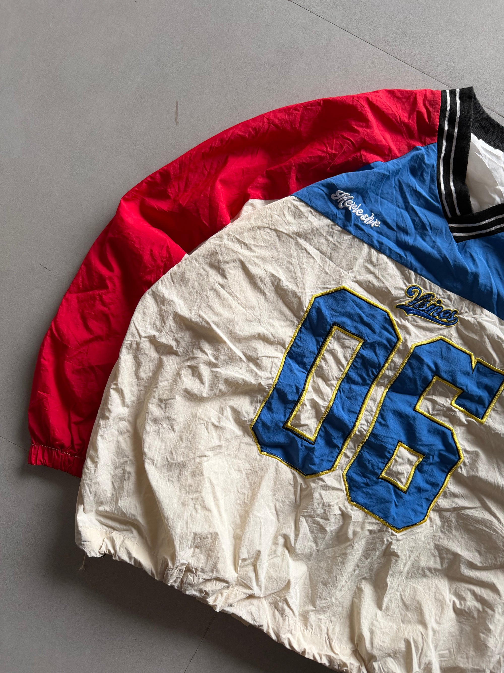 VINTAGE STYLE PULLOVER -  M