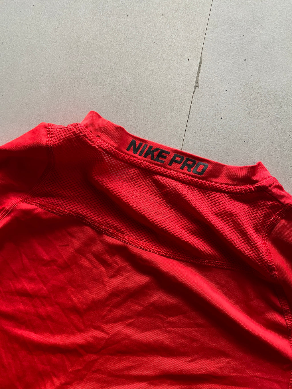 NIKE PRO COMPRESSION TEE - S