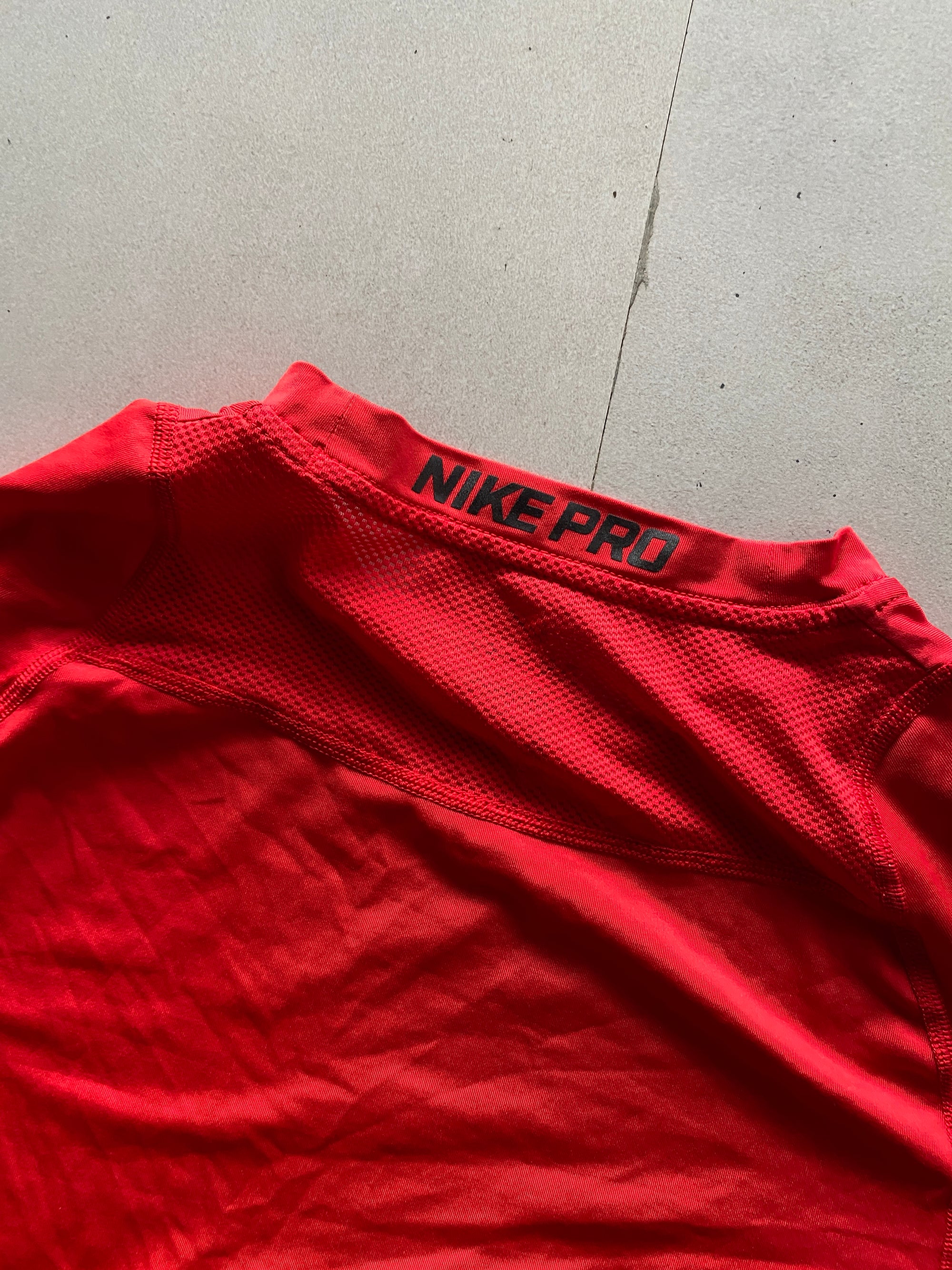 NIKE PRO COMPRESSION TEE - S