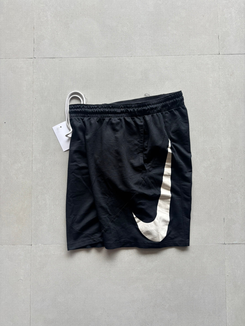 NIKE BIG SWOOSH SHORTS - M