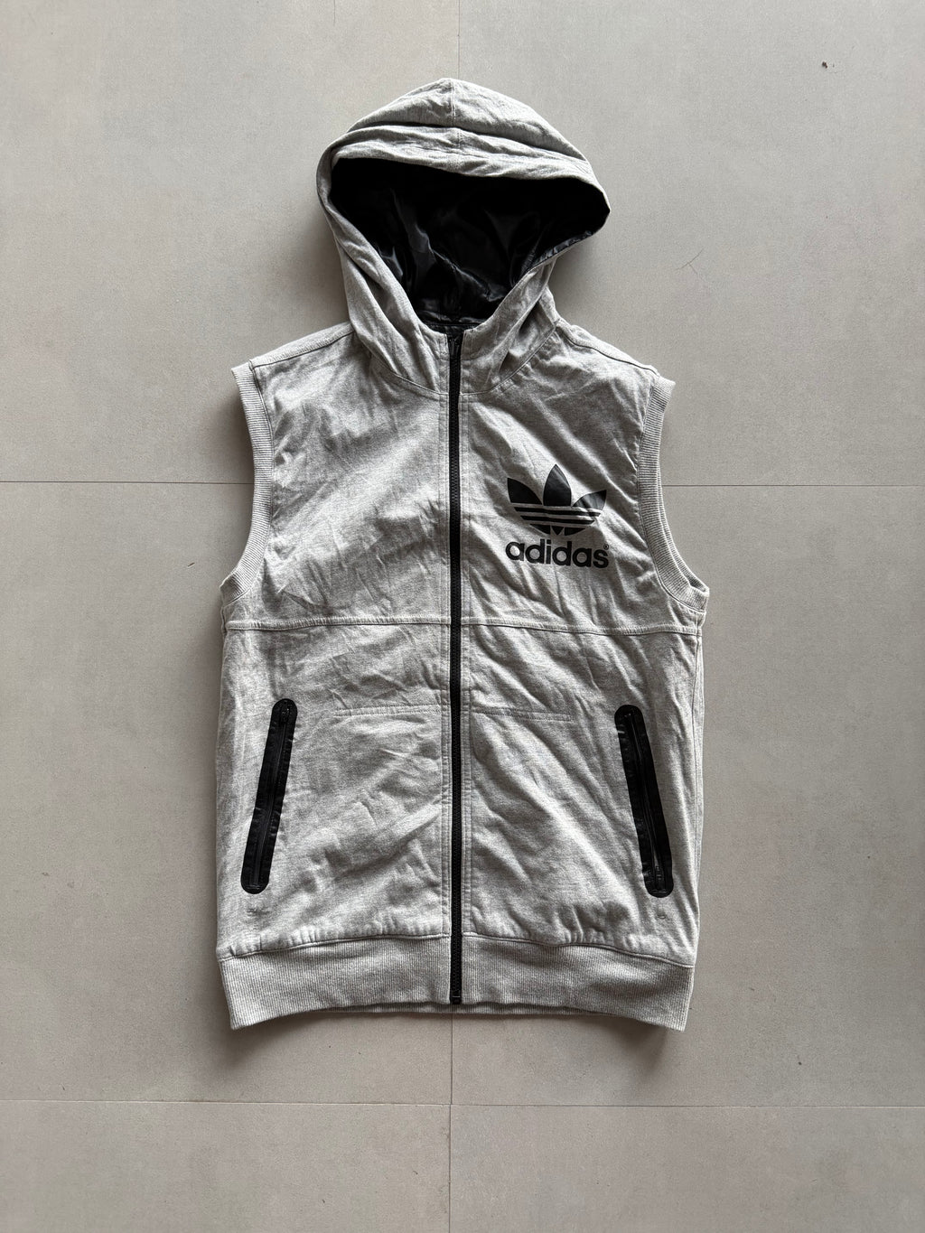 ADIDAS HOODED SLEEVLESS - S