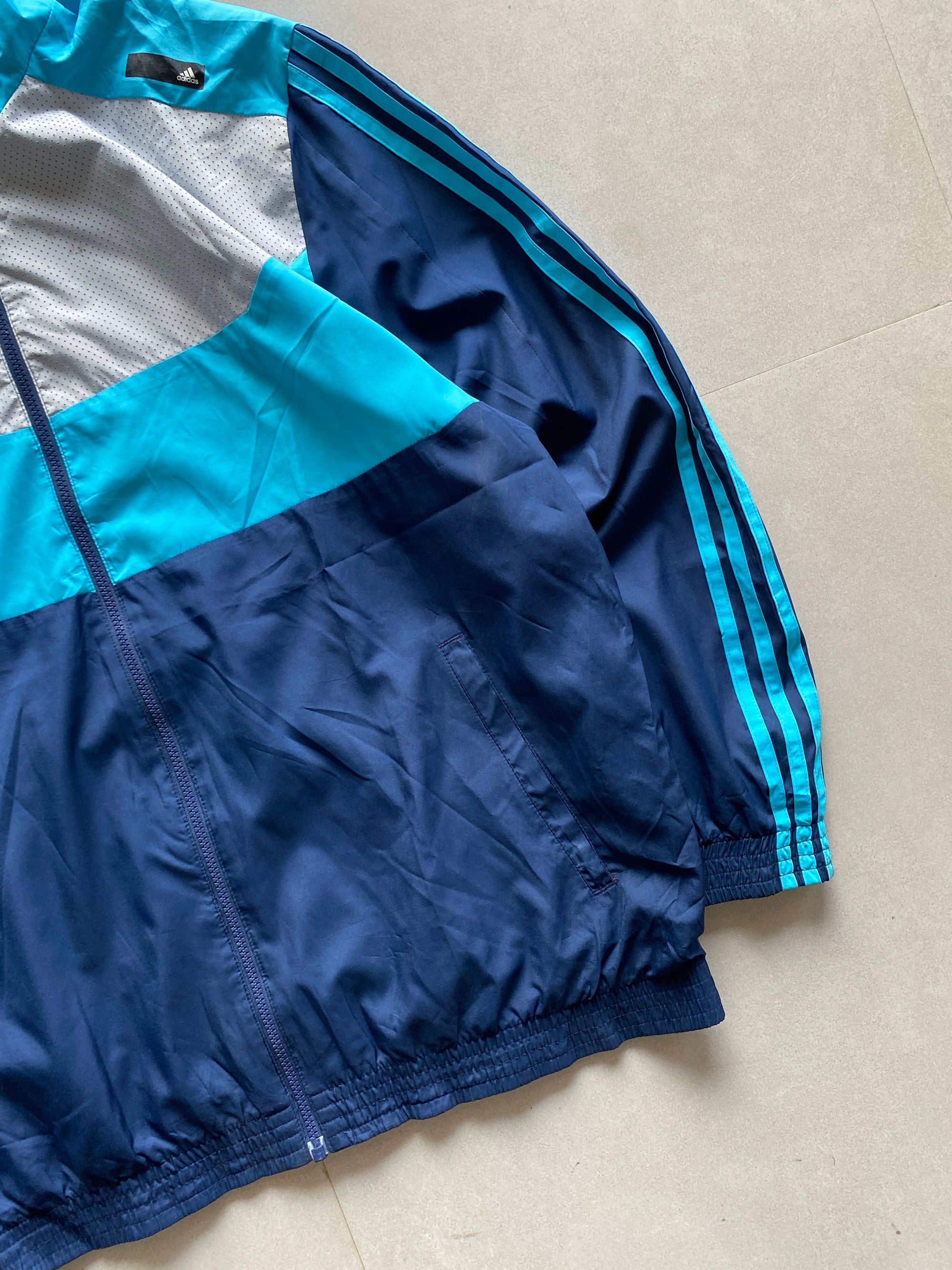 ADIDAS STRIPED JACKET - XL