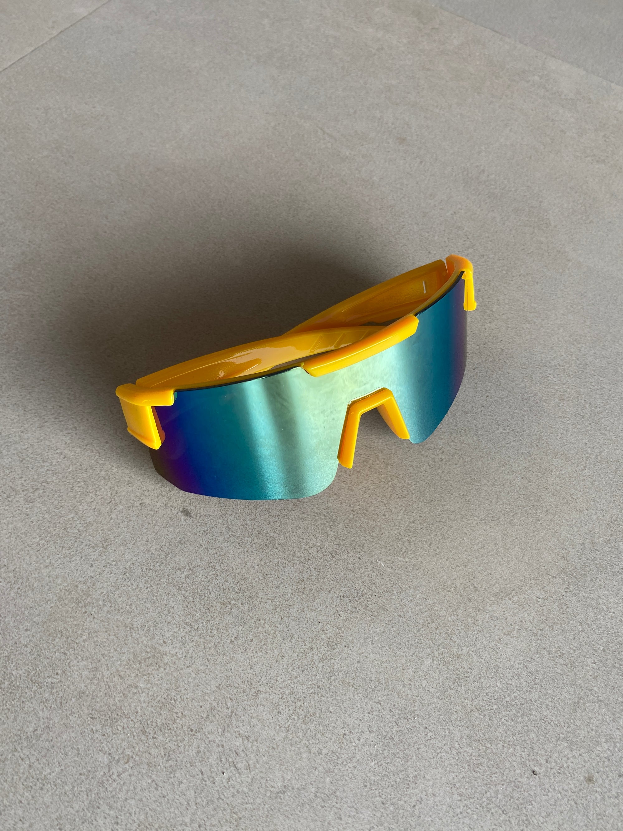 UV PROTECTED SPORTS GOGGLES