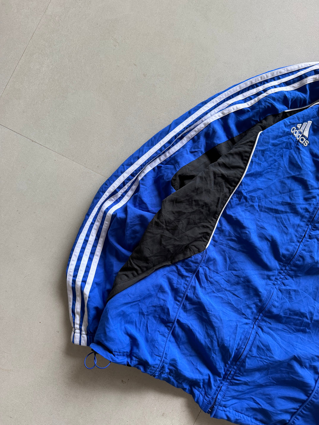 ADIDAS STRIPED JACKET - M