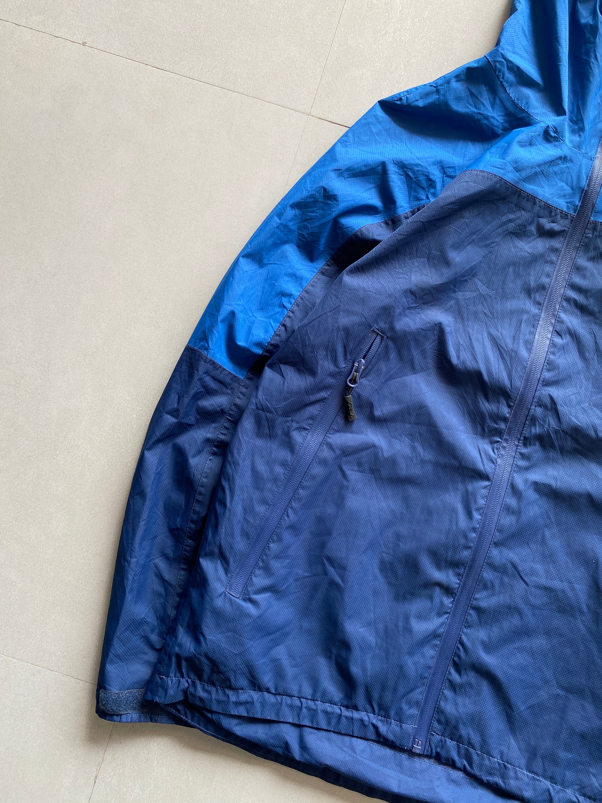 VARDE HOODED TREKKING JACKET - M