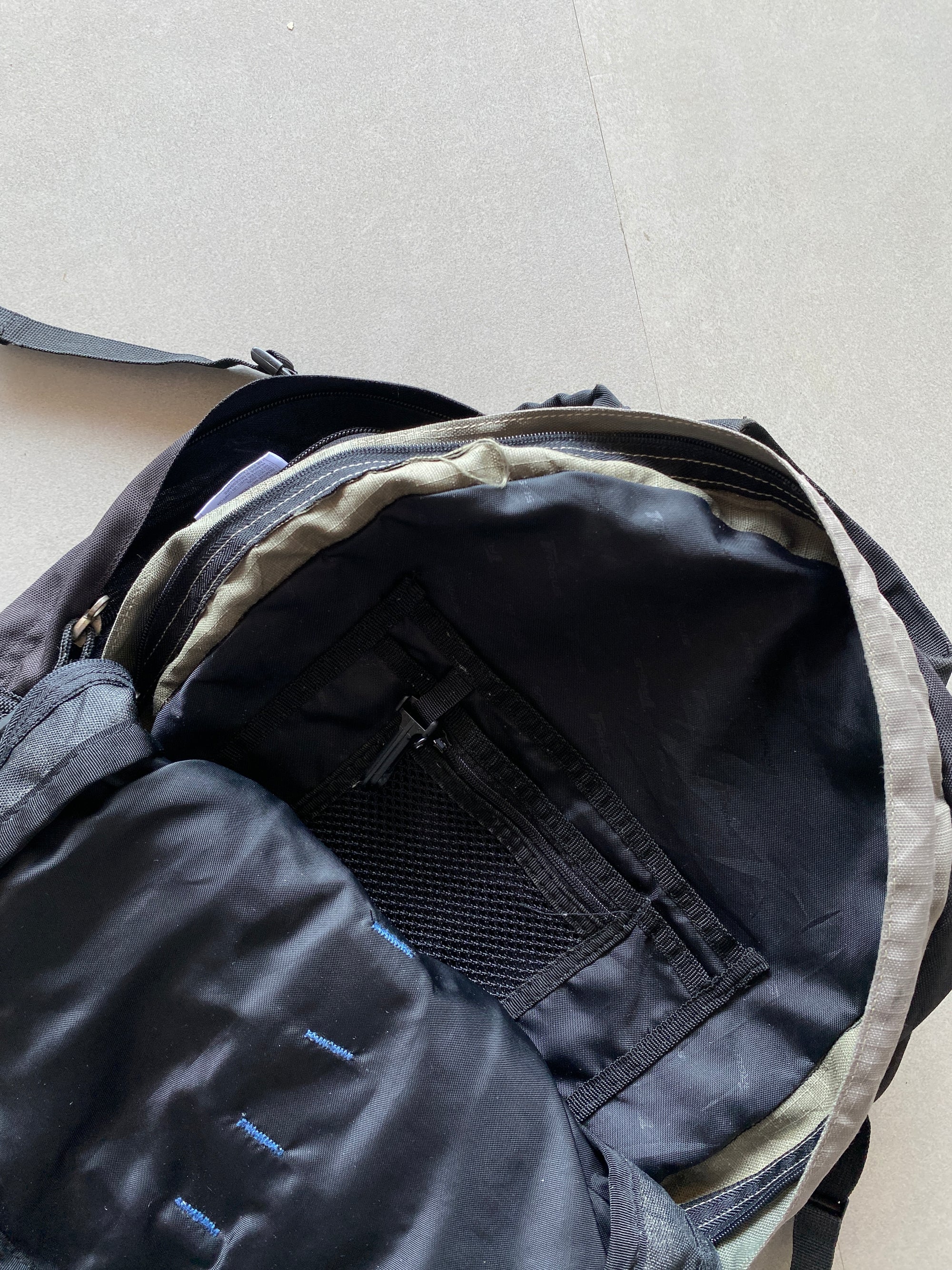 THE NORTH FACE HIKING BAG