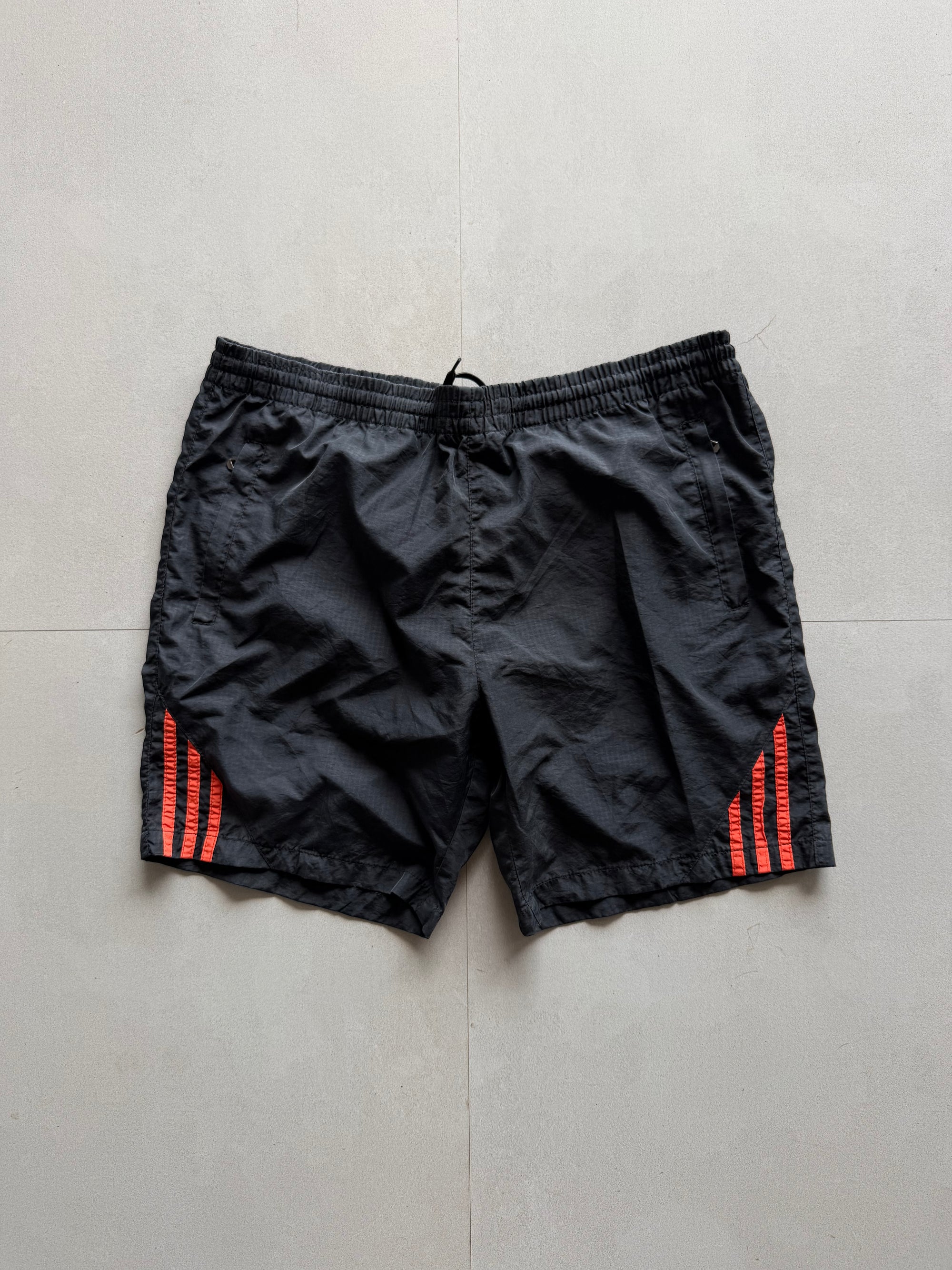 ADIDAS STRIPED SHORTS - L