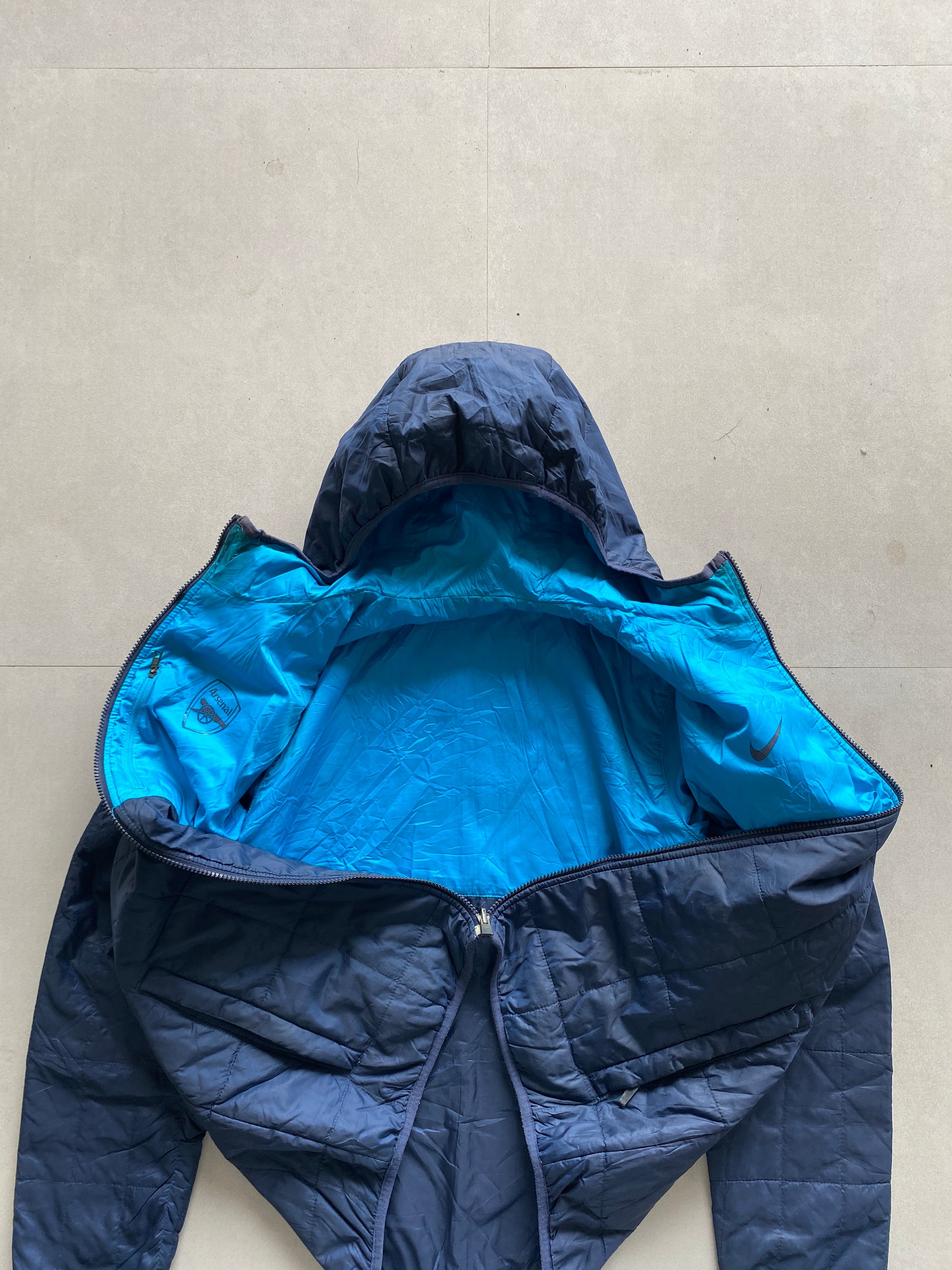 NIKE ARSENAL REVERSIBLE PUFFER JACKET - M