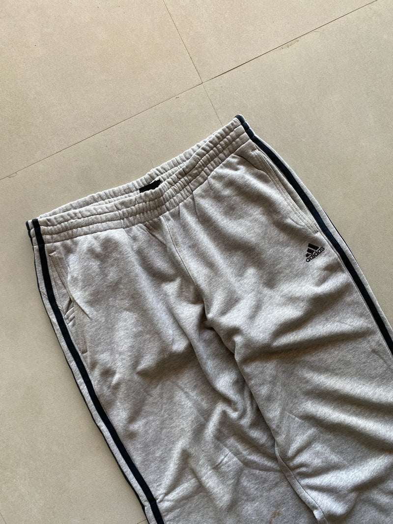 ADIDAS BAGGY SWEATPANT - M