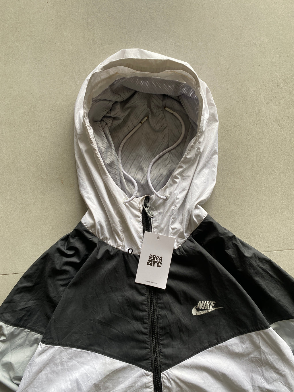 VINTAGE NIKE HOODED JACKET - L