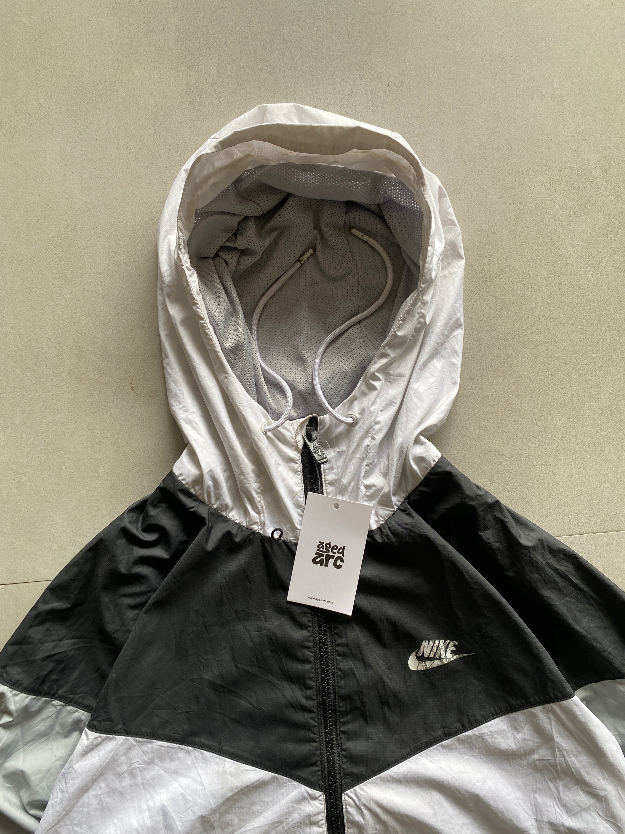 VINTAGE NIKE HOODED JACKET - L