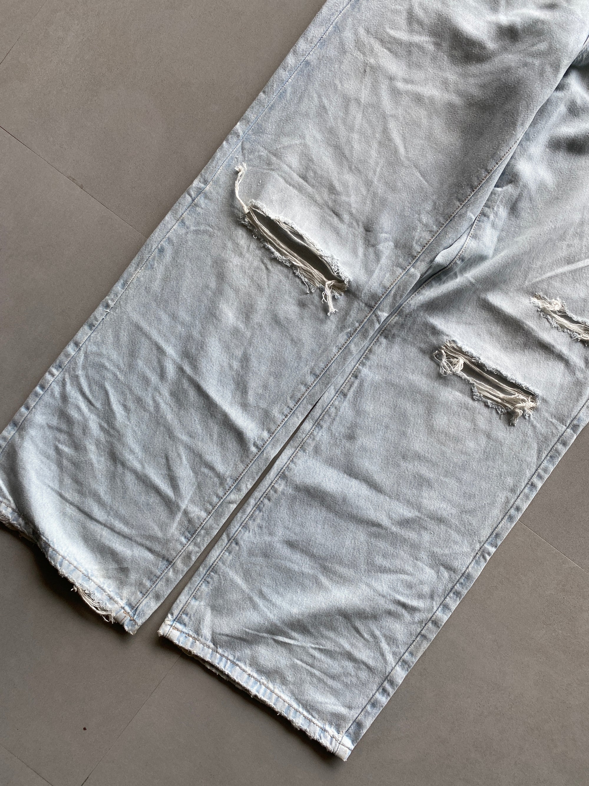 H&M DISTRESSED BAGGY DENIM - M