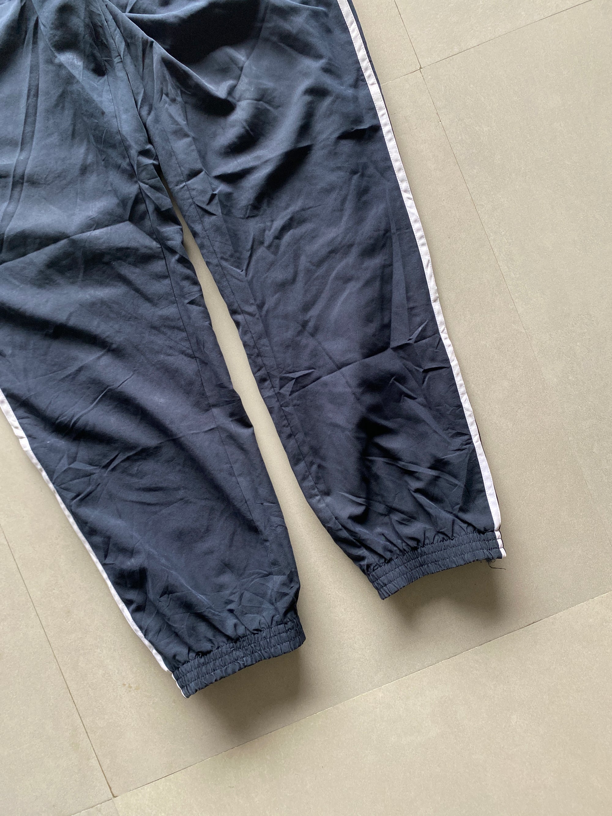 ADIDAS STRIPED TRACK PANT - M