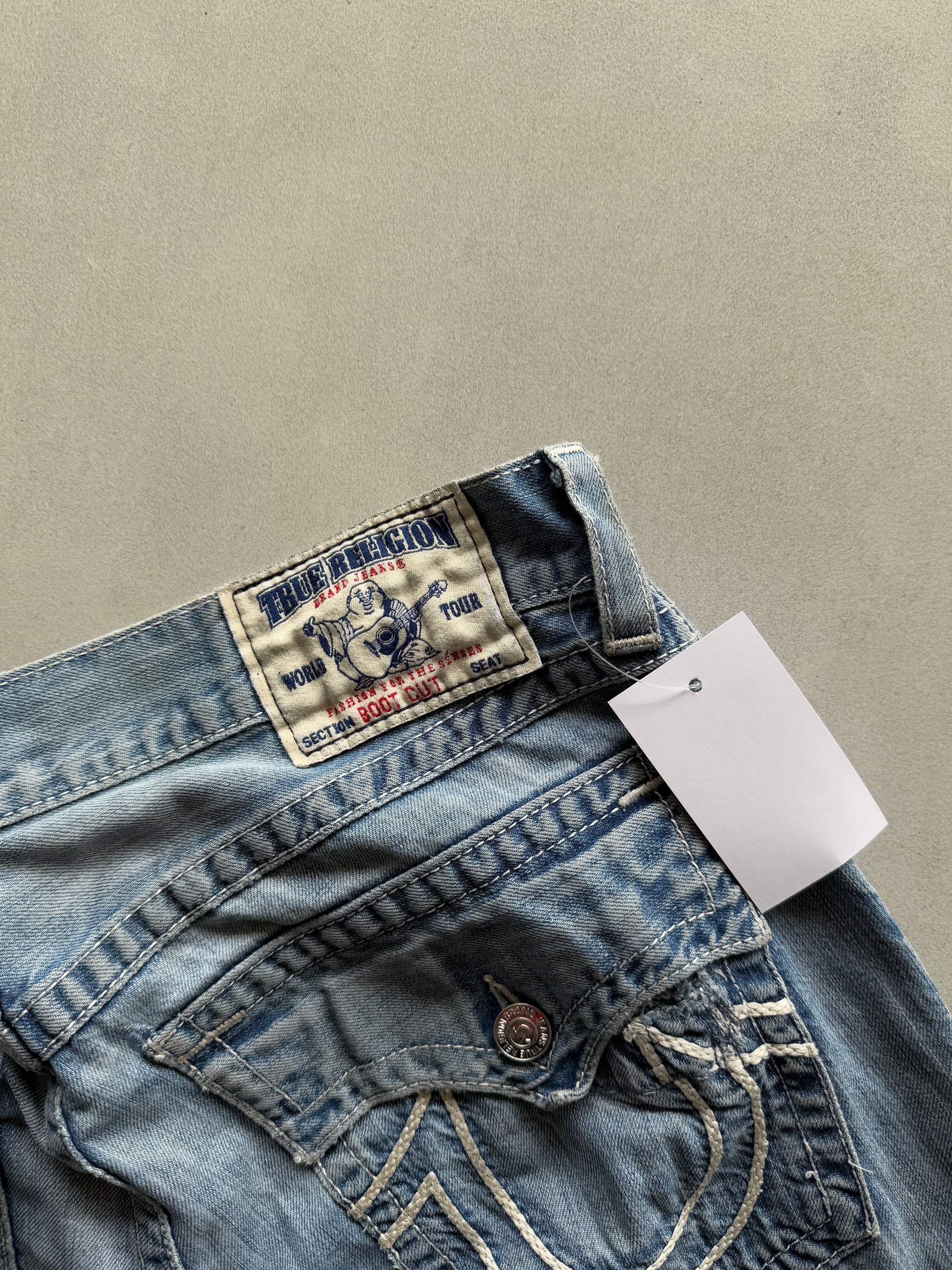 TRUE RELIGION DISTRESSED DENIM - L
