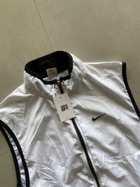90S NIKE SLEEVE LESS JACKET - L
