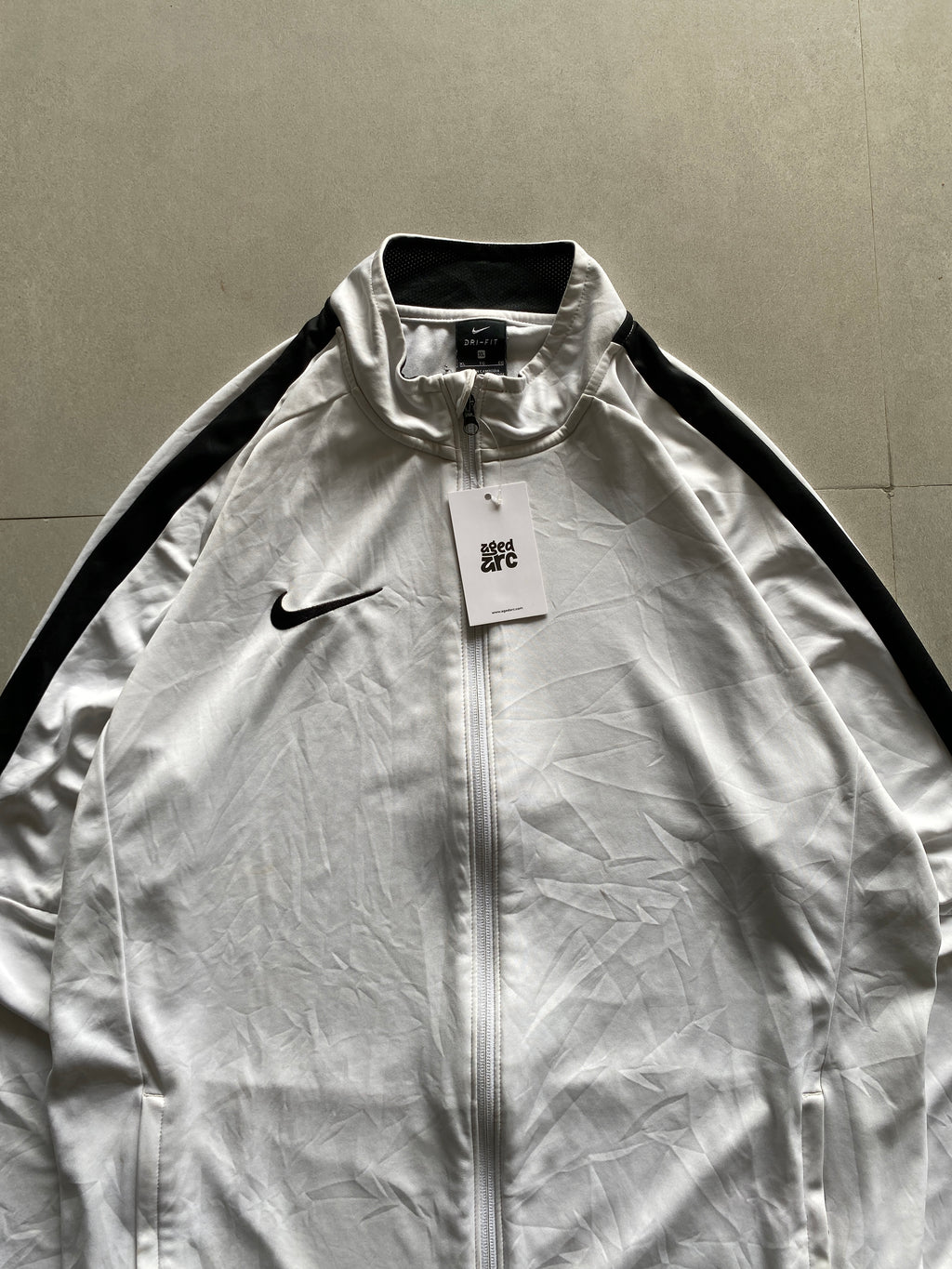 VINTAGE NIKE JACKET - L
