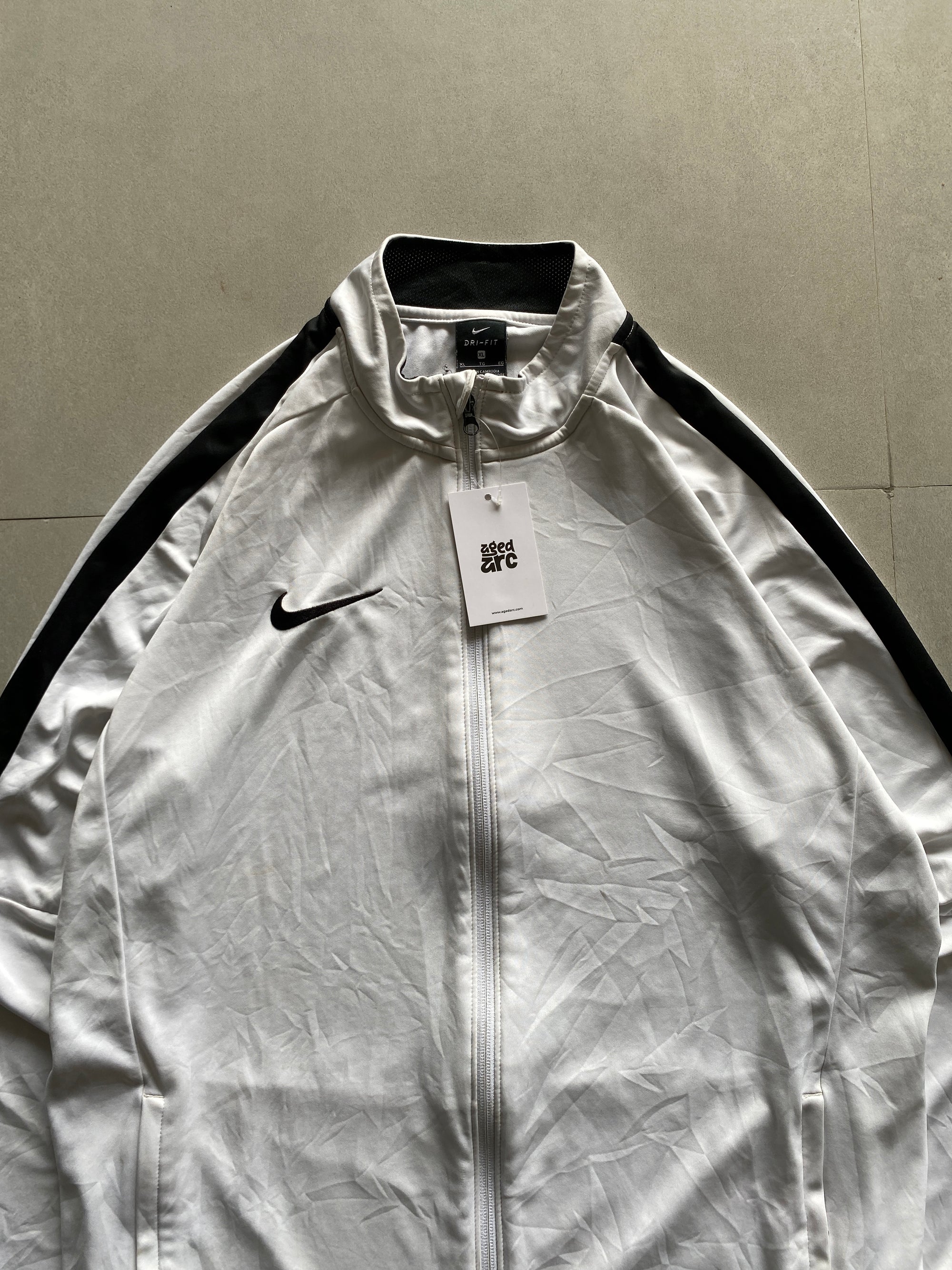 VINTAGE NIKE JACKET - L