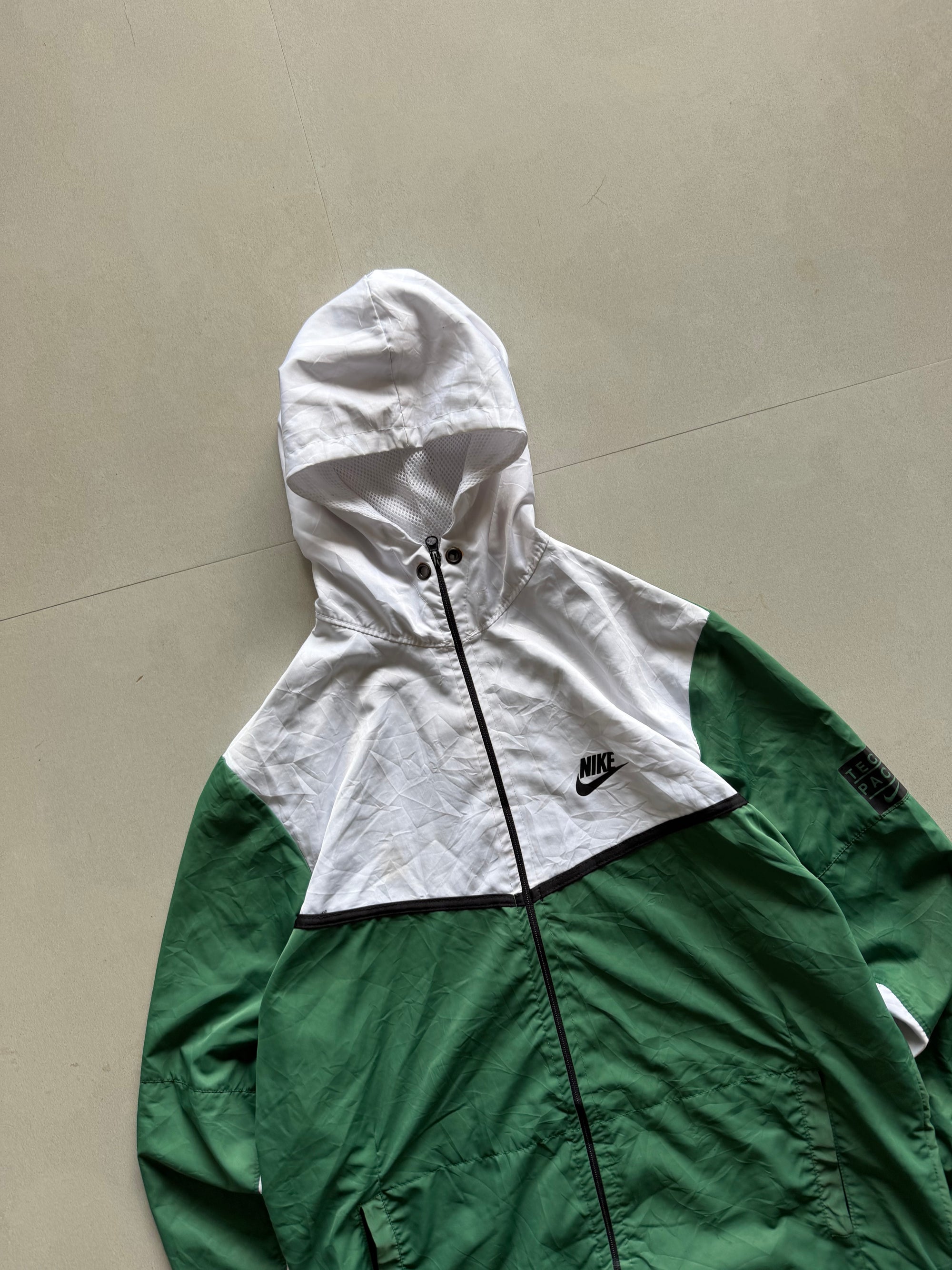NIKE HOODEED JACKET -