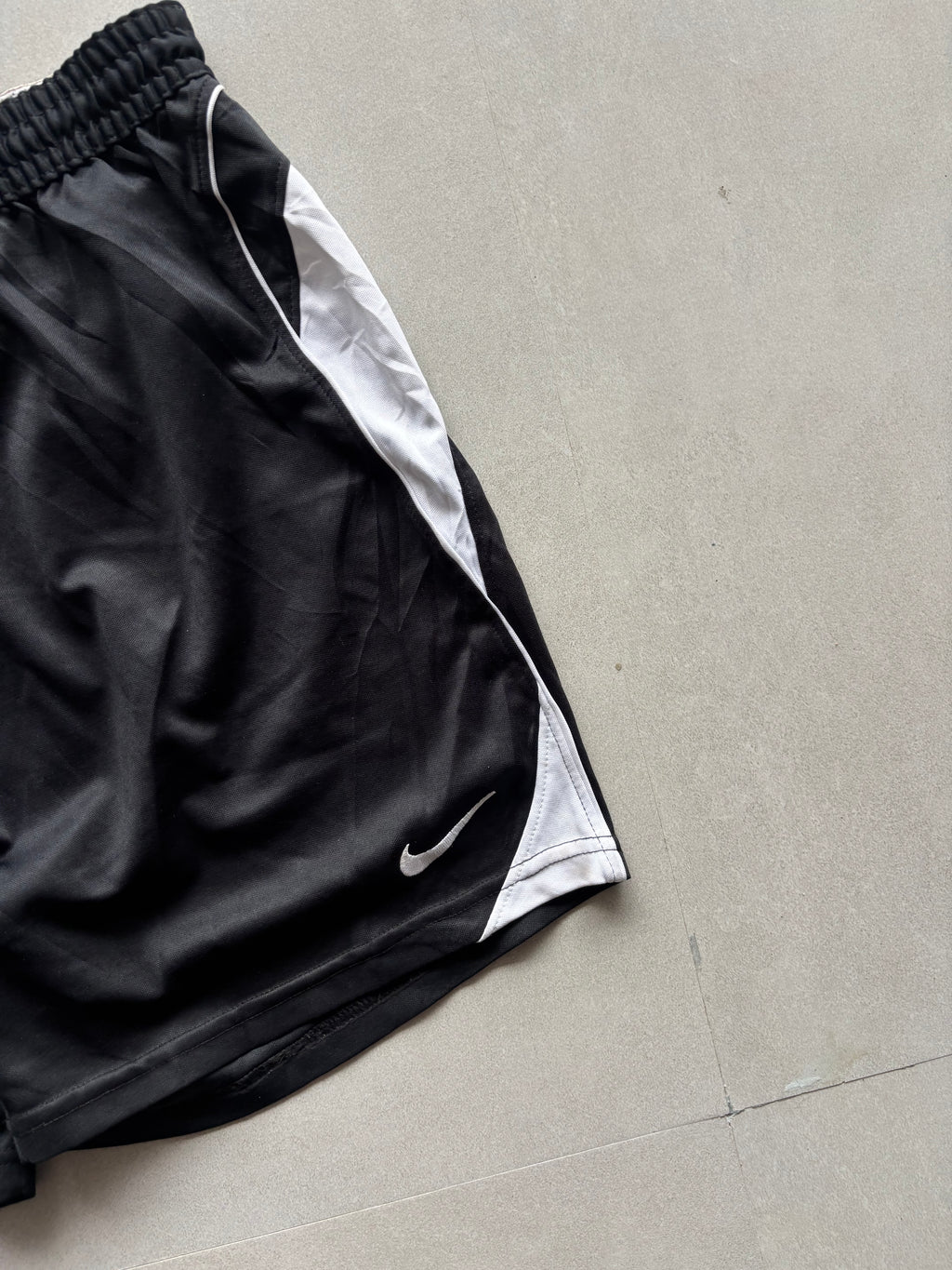 NIKE VINTAGE SHORTS - M
