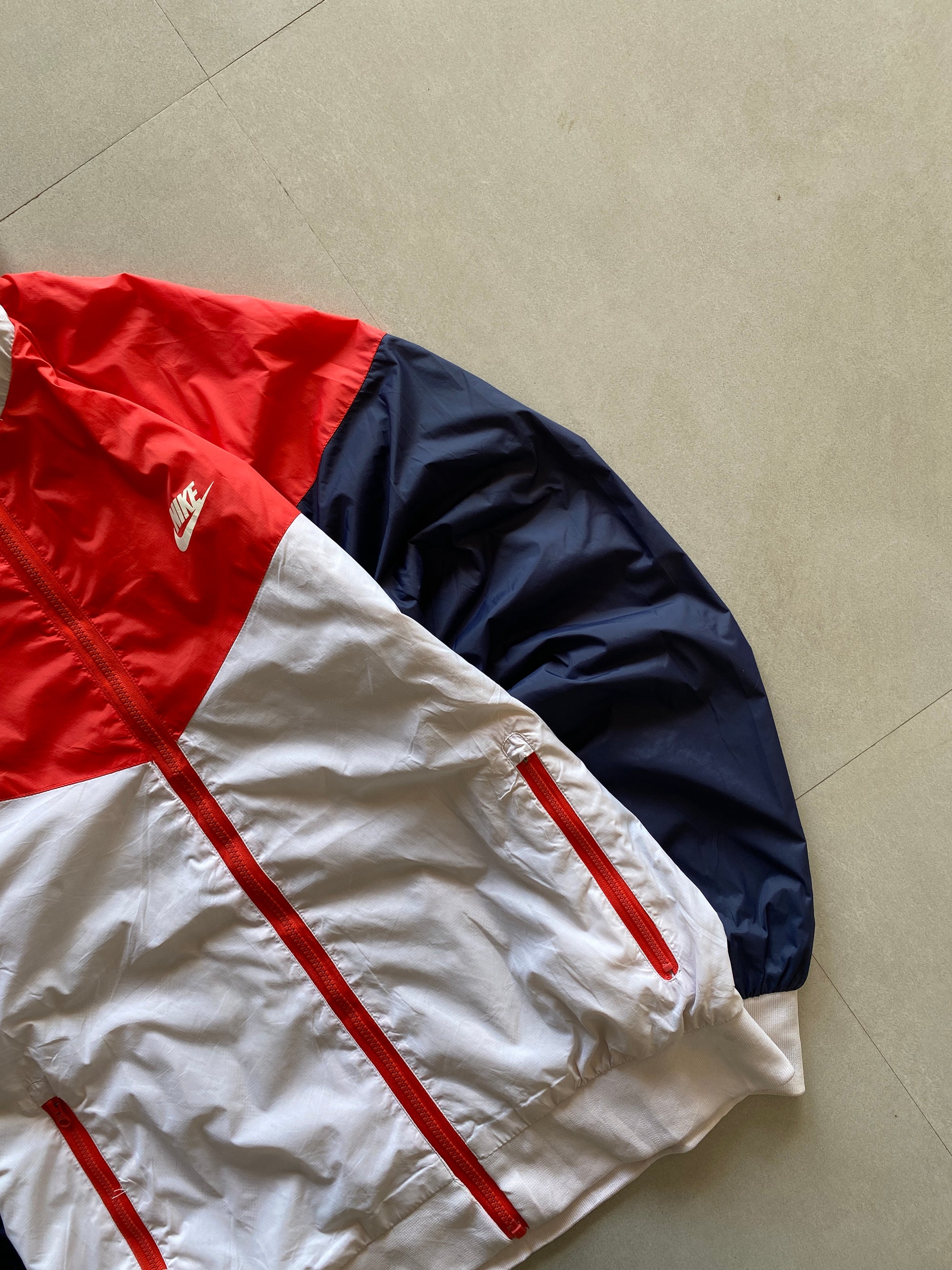 NIKE HOODED JACKET - L
