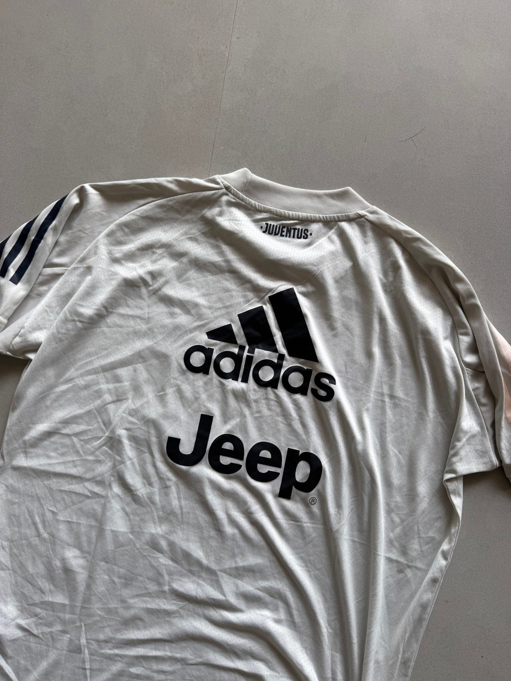 2021 ADIDAS JUVENTUS SIGNED TRAINING JERSEY - XL - Aged Arc