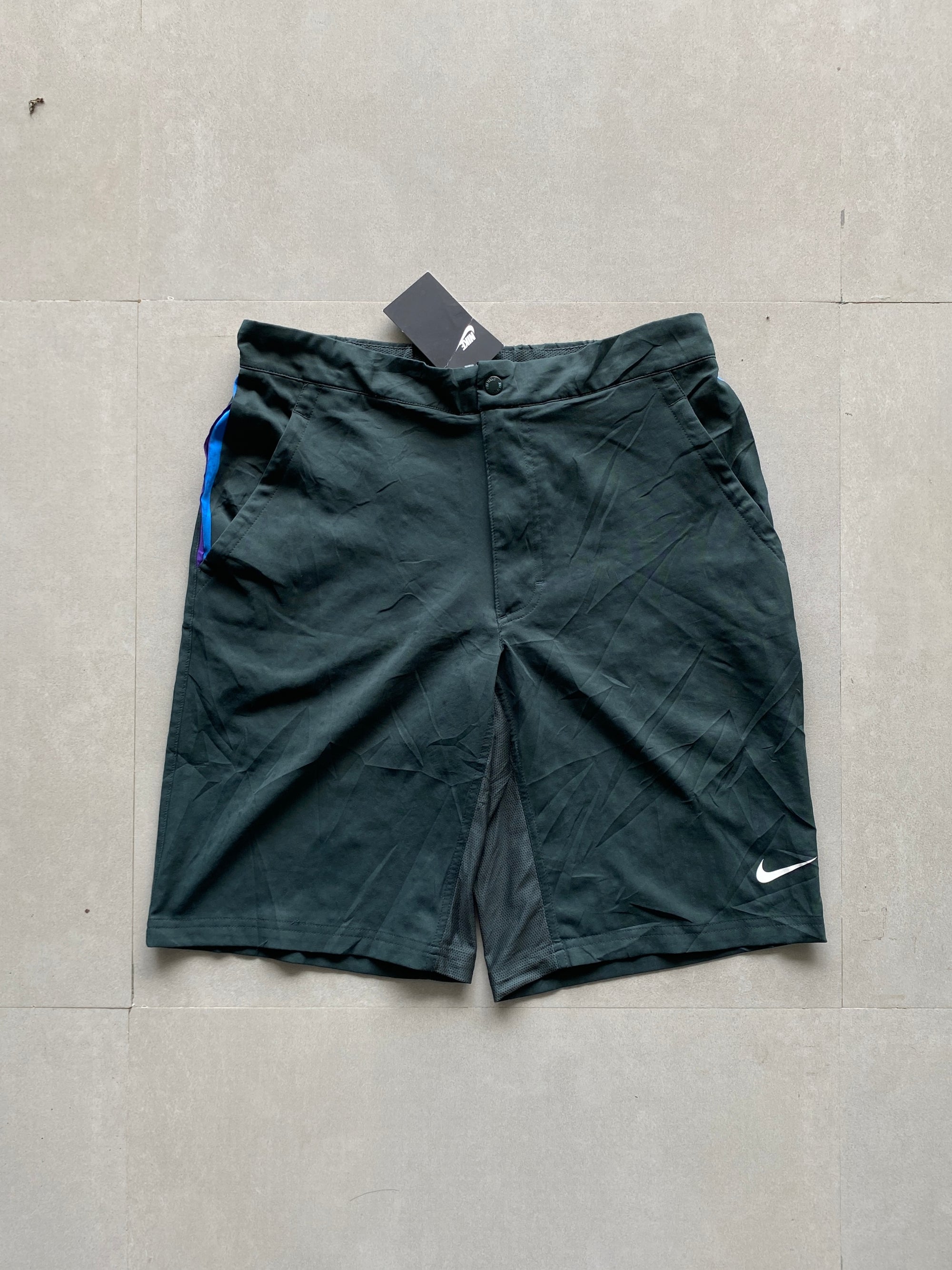 NIKE DRI-FIT SHORTS - M