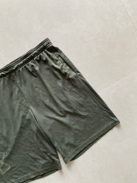 UNDER ARMOUR SHORTS - L