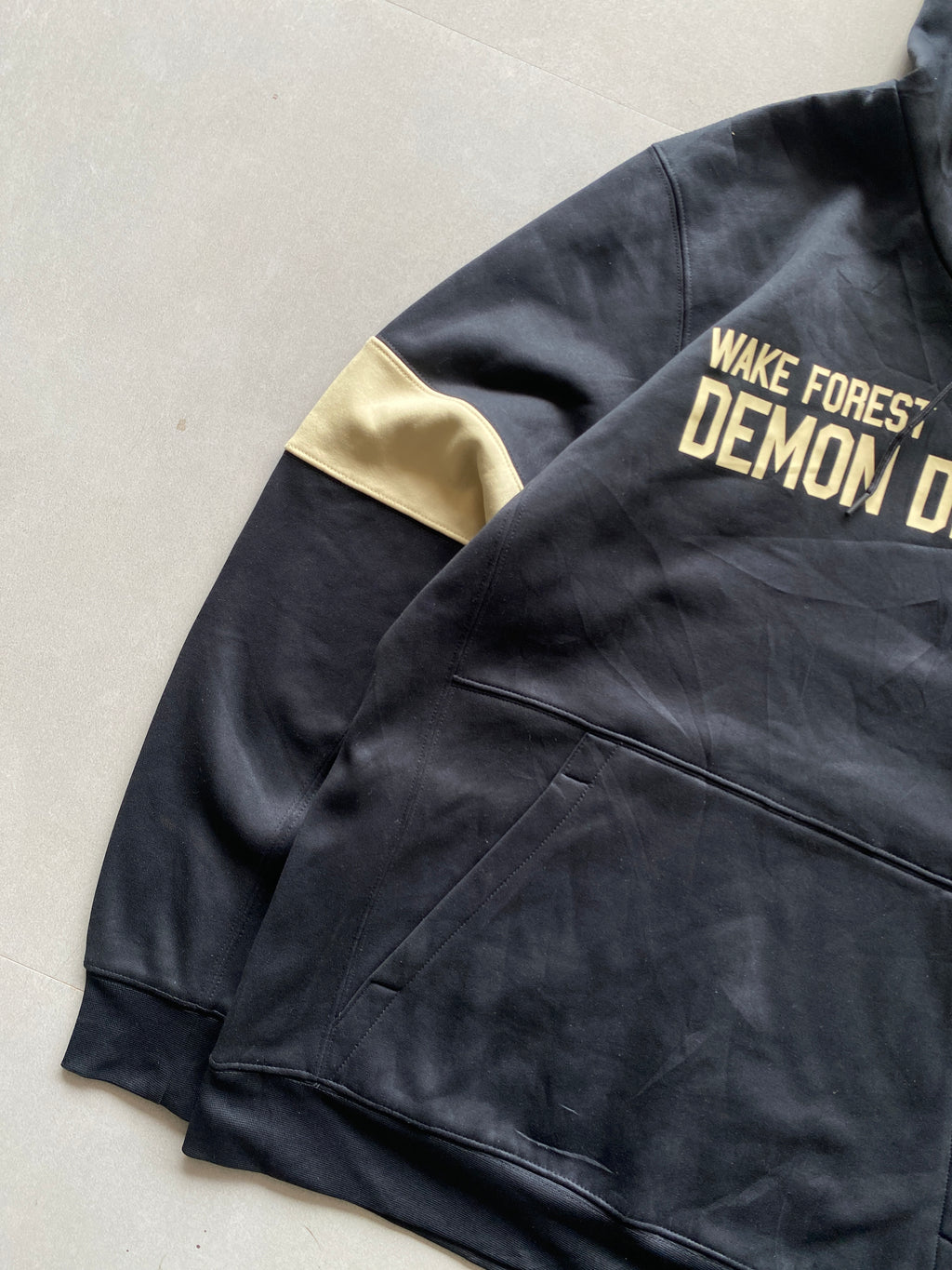 VINTAGE NIKE HOODIE - M