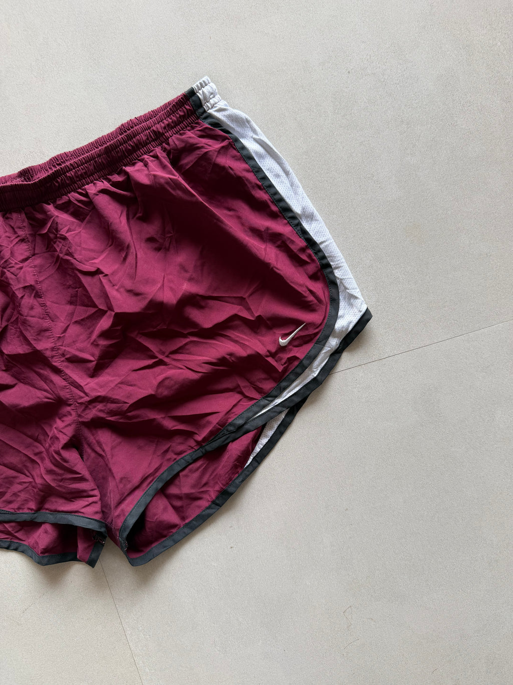 NIKE RUNNING SHORTS - M