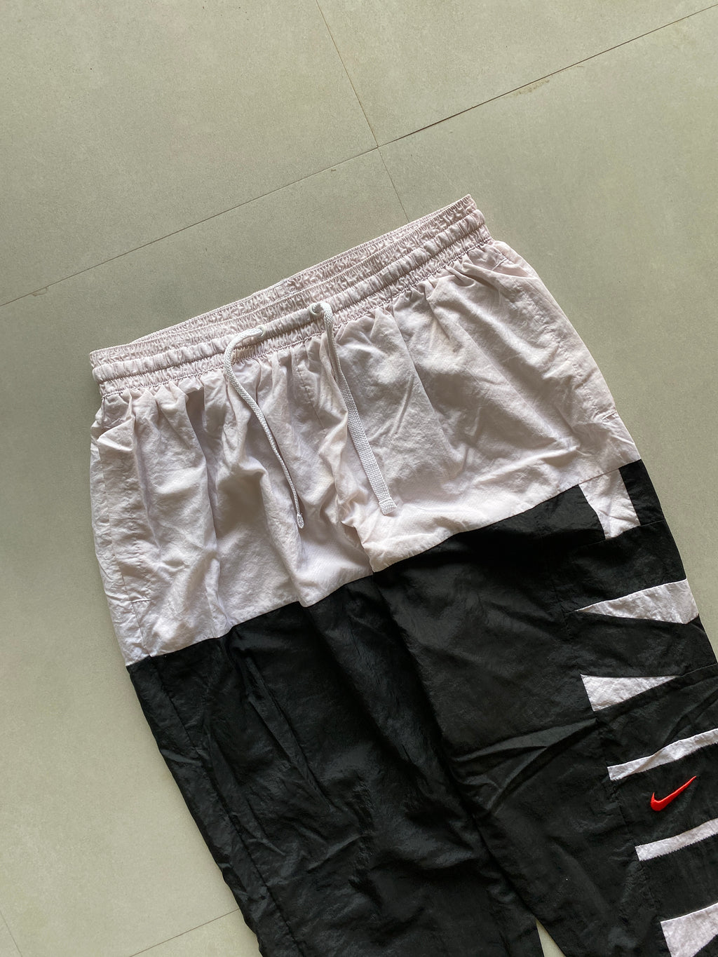NIKE SPELL OUT TRACK PANT - M