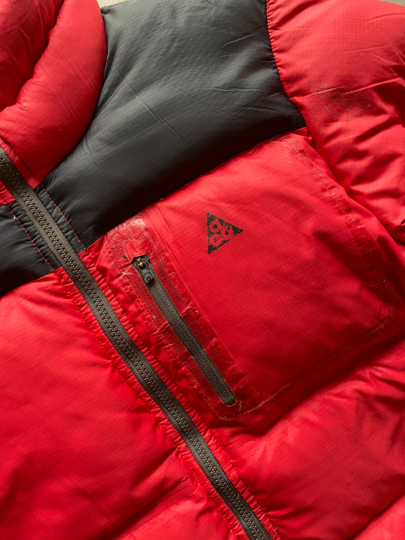 VINTAGE NIKE ACG PUFFER JACKET - M