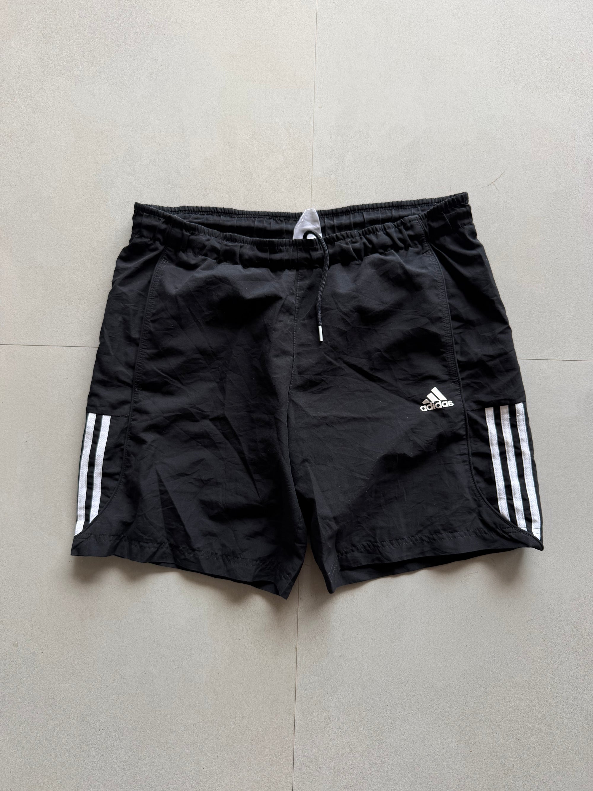 ADIDAS STRIPED SHORTS - L