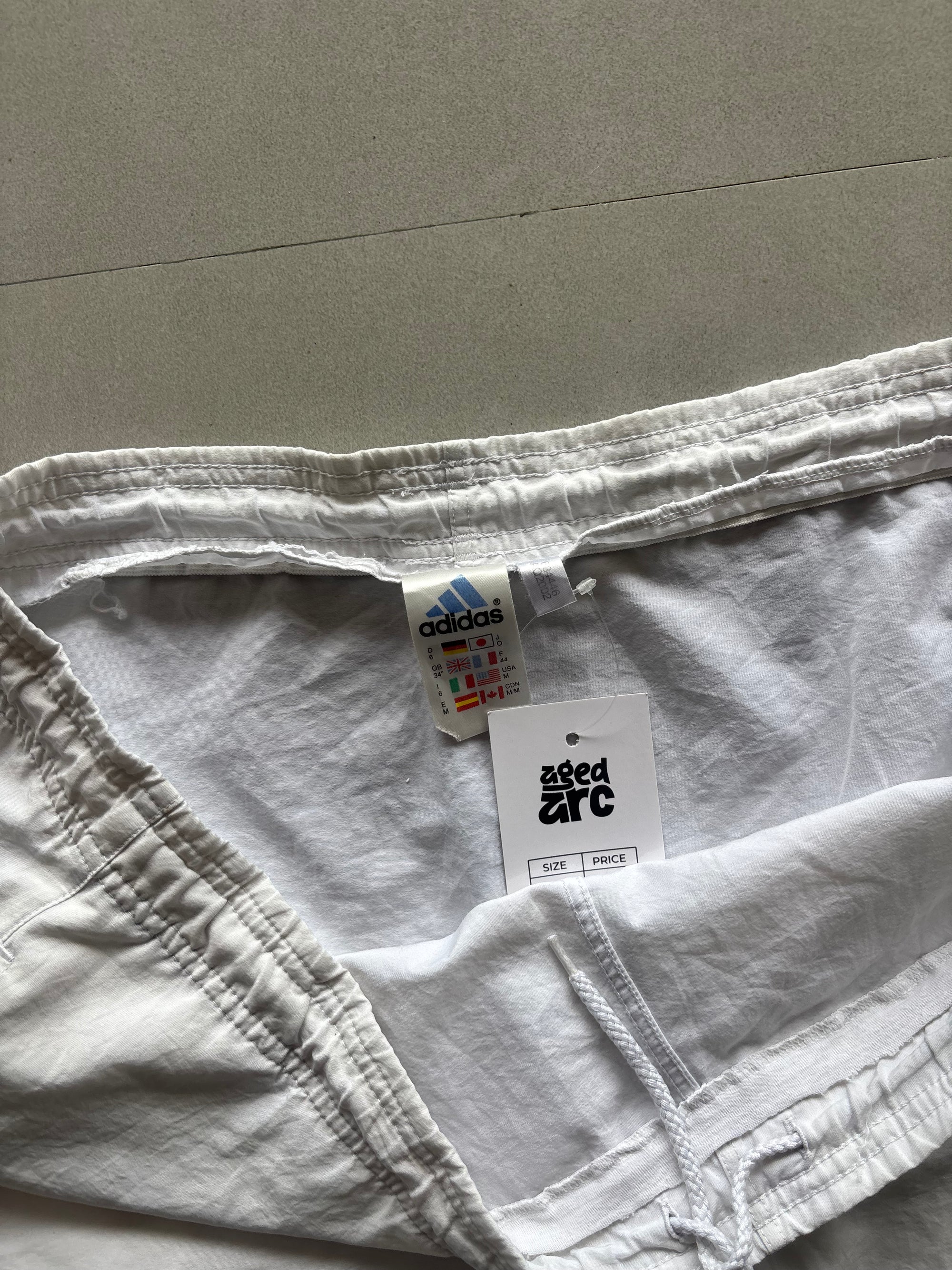 ADIDAS WHITE SHORTS - XL