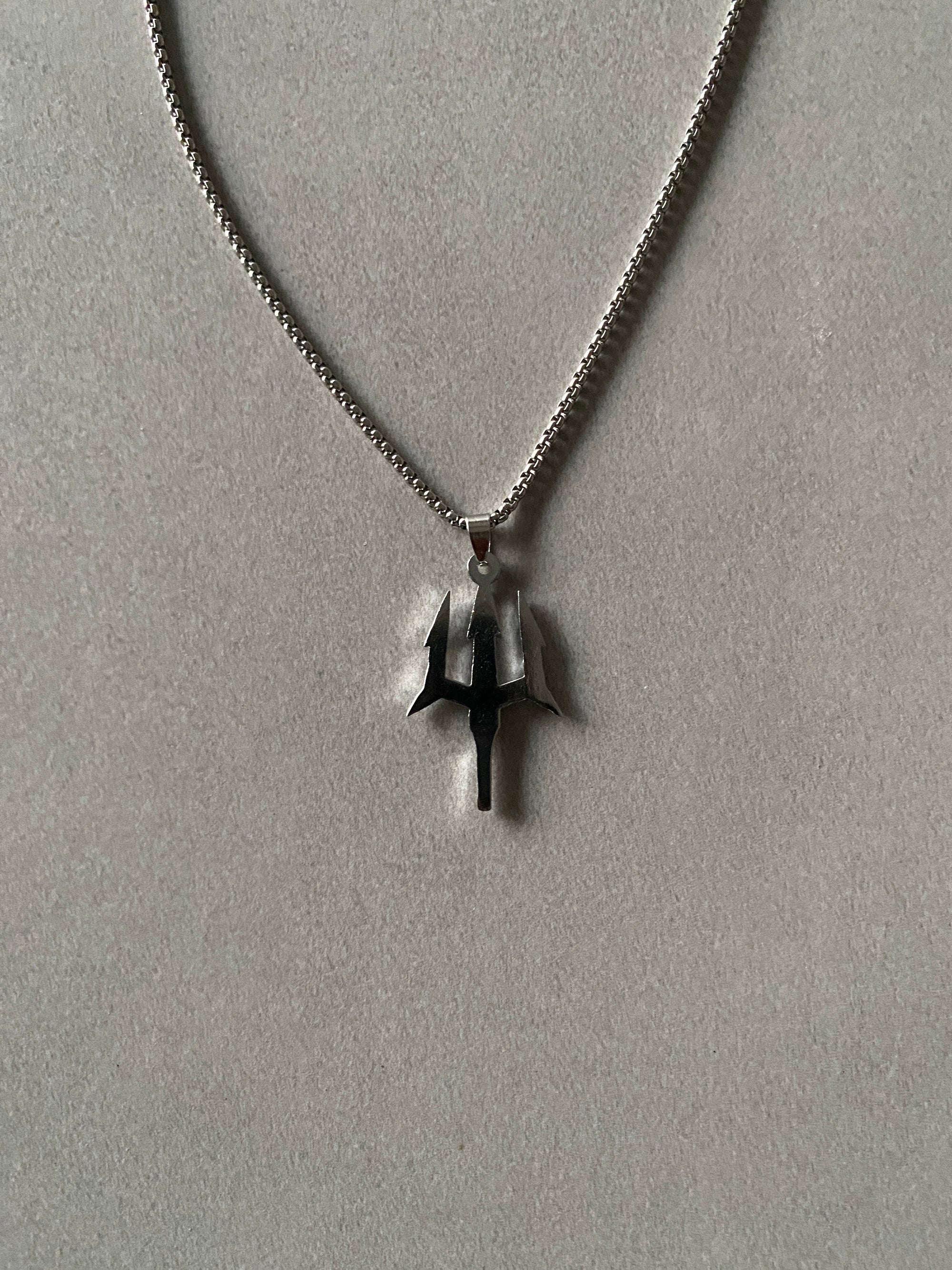 TRIDENT PENDANT CHAIN