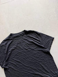 NIKE CENTRE SWOOSH TEE - XL