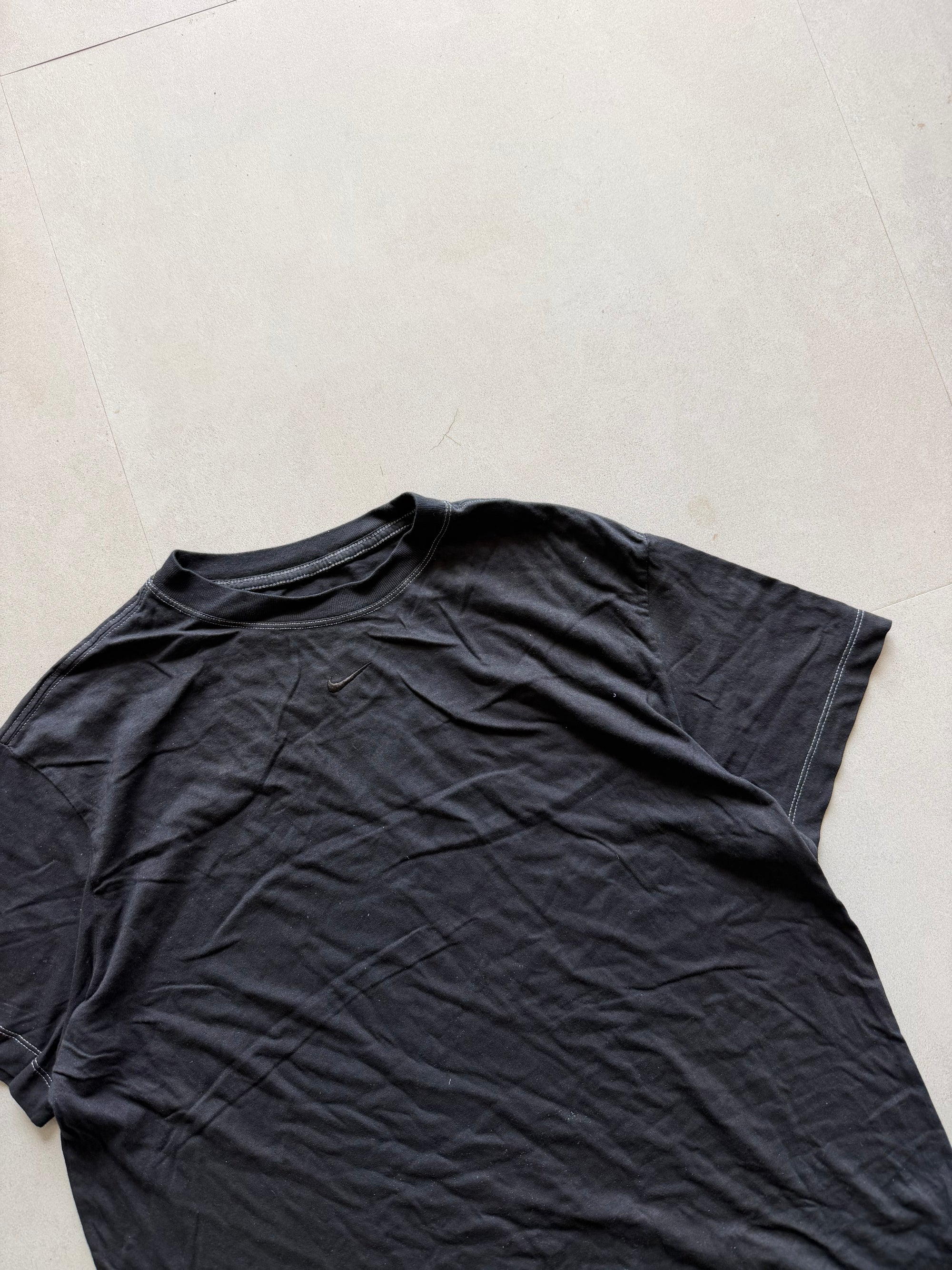 NIKE CENTRE SWOOSH TEE - XL