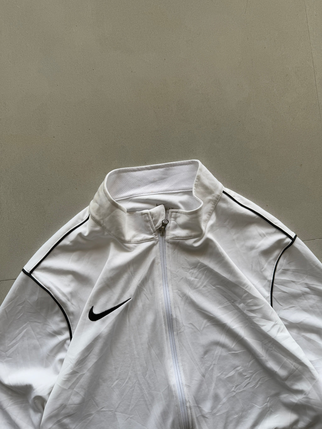 NIKE WHITE TRACK JACKET - XL