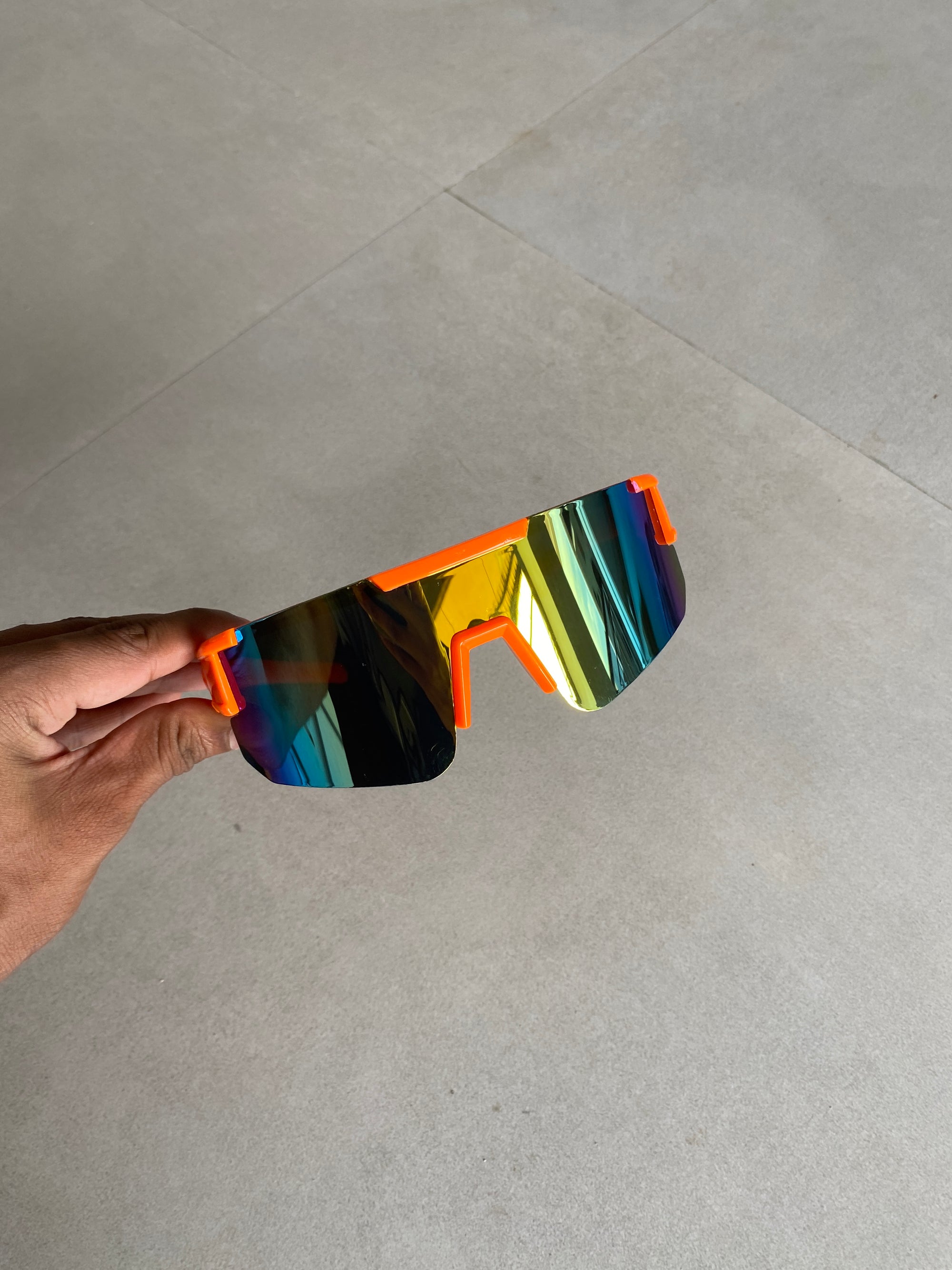 UV PROTECTED SPORTS GOGGLES