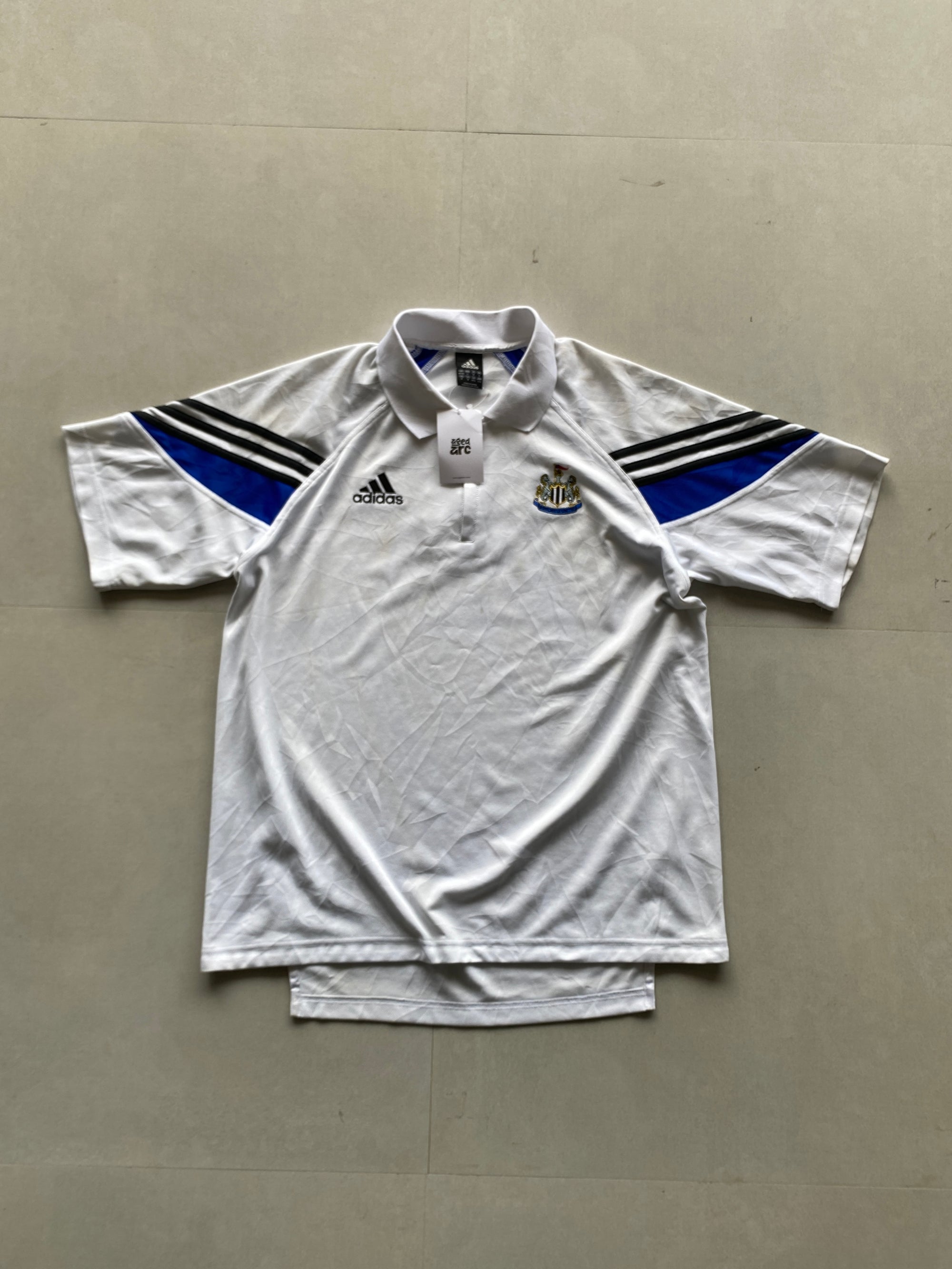 ADIDAS NEW CASTLE POLO SHIRT - L