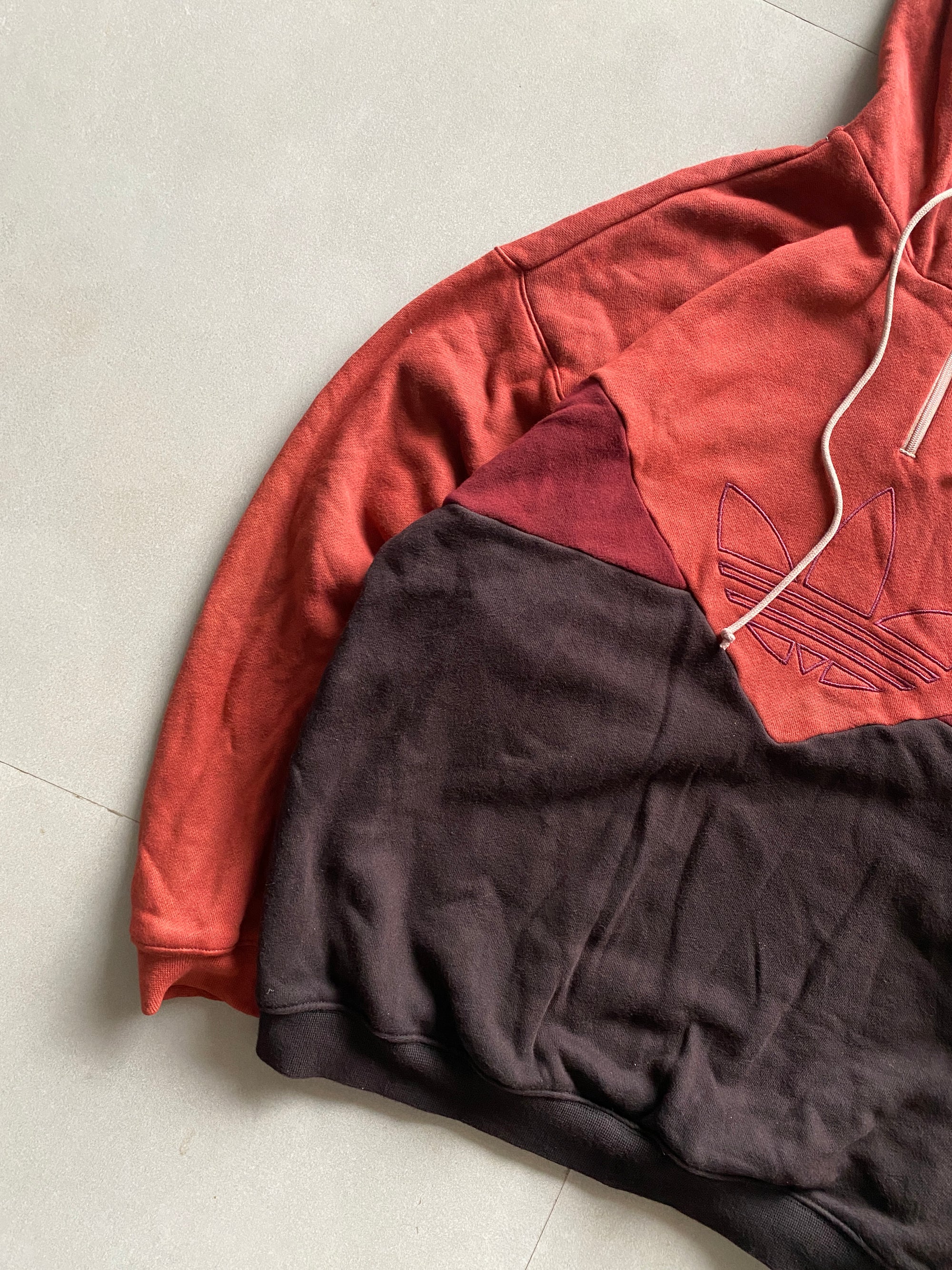 VINTAGE ADIDAS HOODIE - M