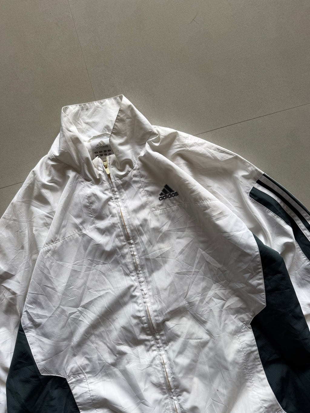 ADIDAS STRIPED JACKET - XL