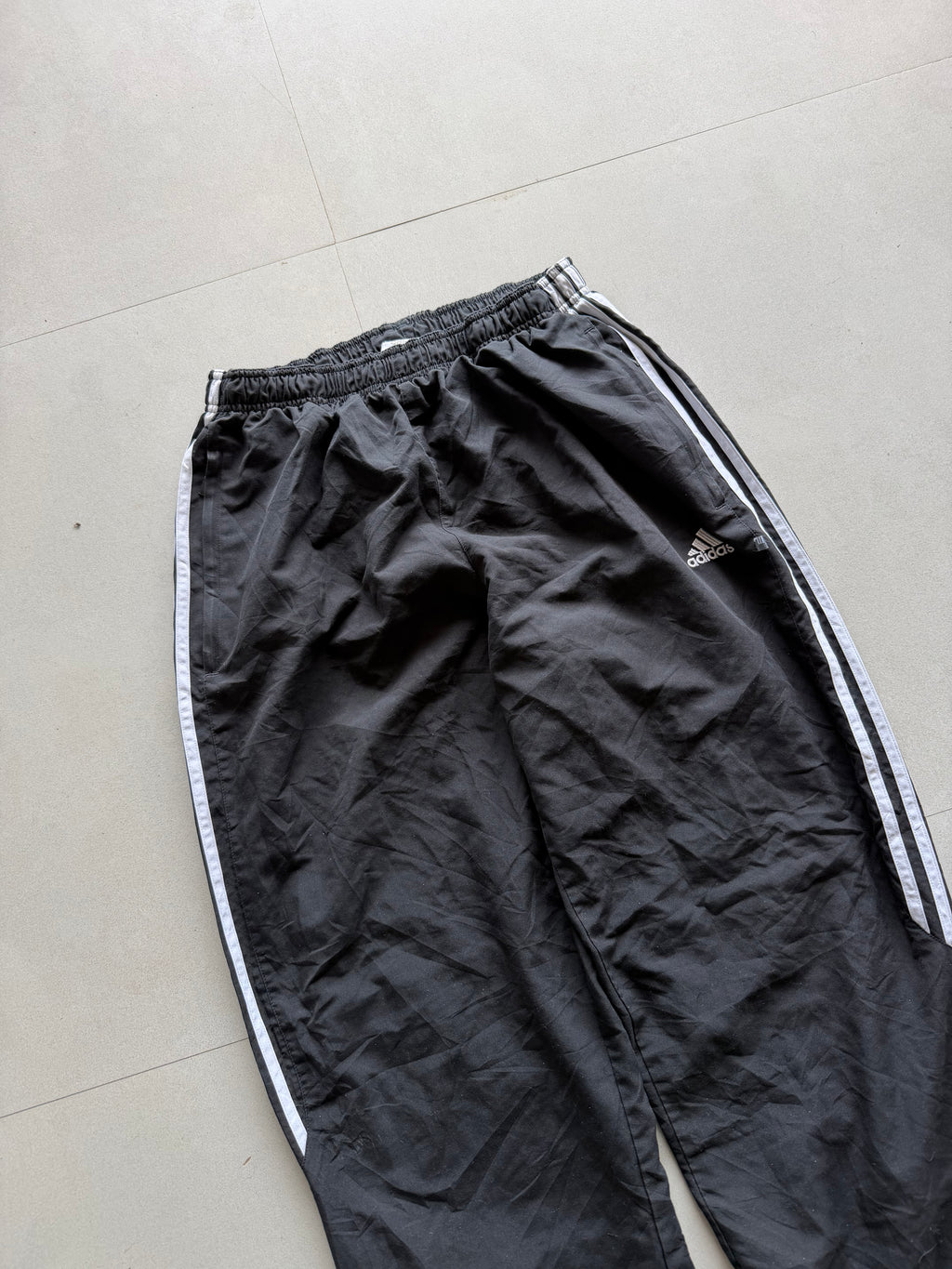 ADIDAS STRIPED TRACK PANT26 - S