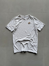 NIKE WHITE TEE - S